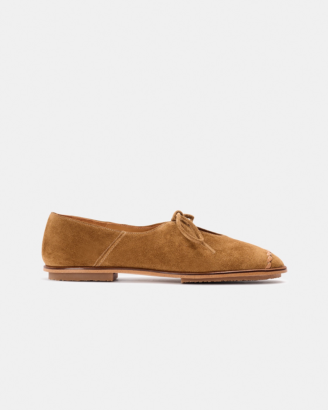 Naguisa - Zapatos de mujer estilo bailarinas de piel serraje con detalle de piel en la punta y cordones.