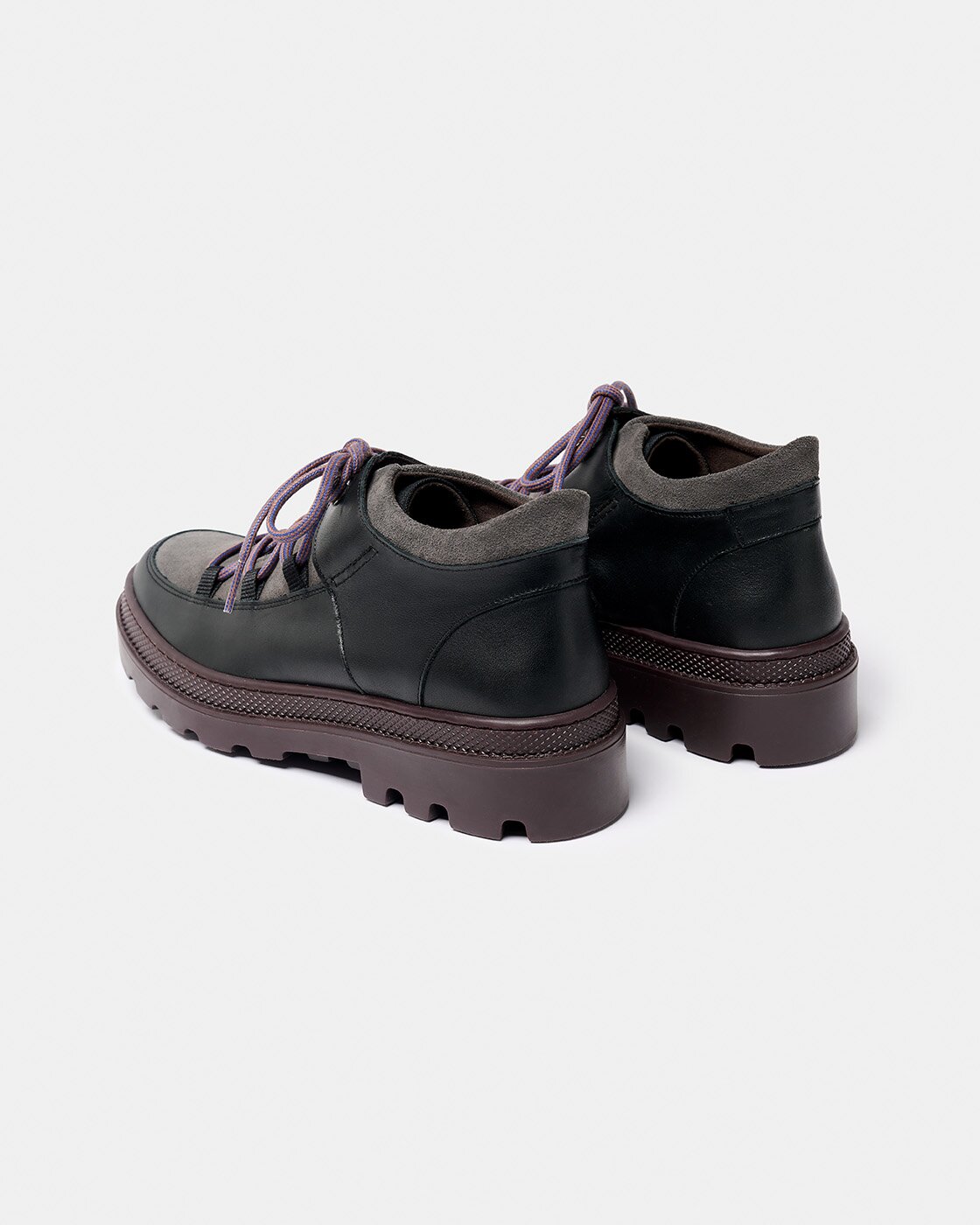 Botines con suela track inspirados en el calzado de montaña de mujer con combinación de materiales de piel, serraje y tejido con cordones y suela track - Naguisa - Negro / Gris Negro / Gris-3