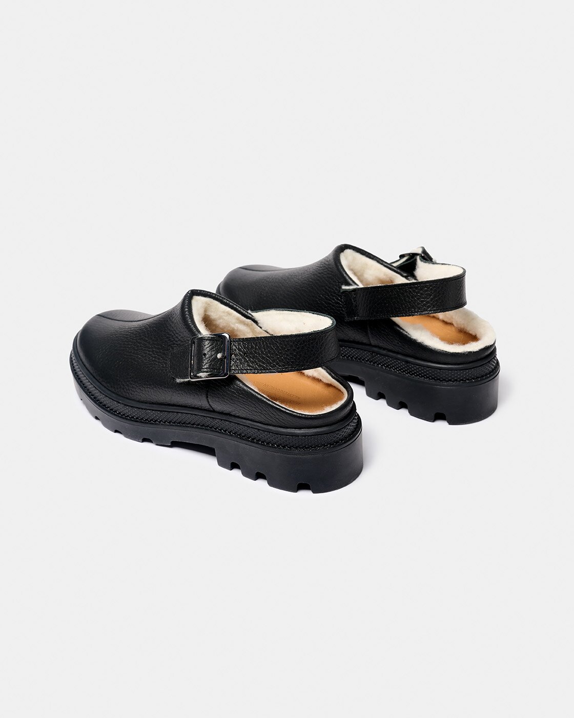 Zapato de mujer estilo zueco de tacón de piel grabada forrado de lana con correa, hebilla y suela track - Naguisa - Negro Negro-4