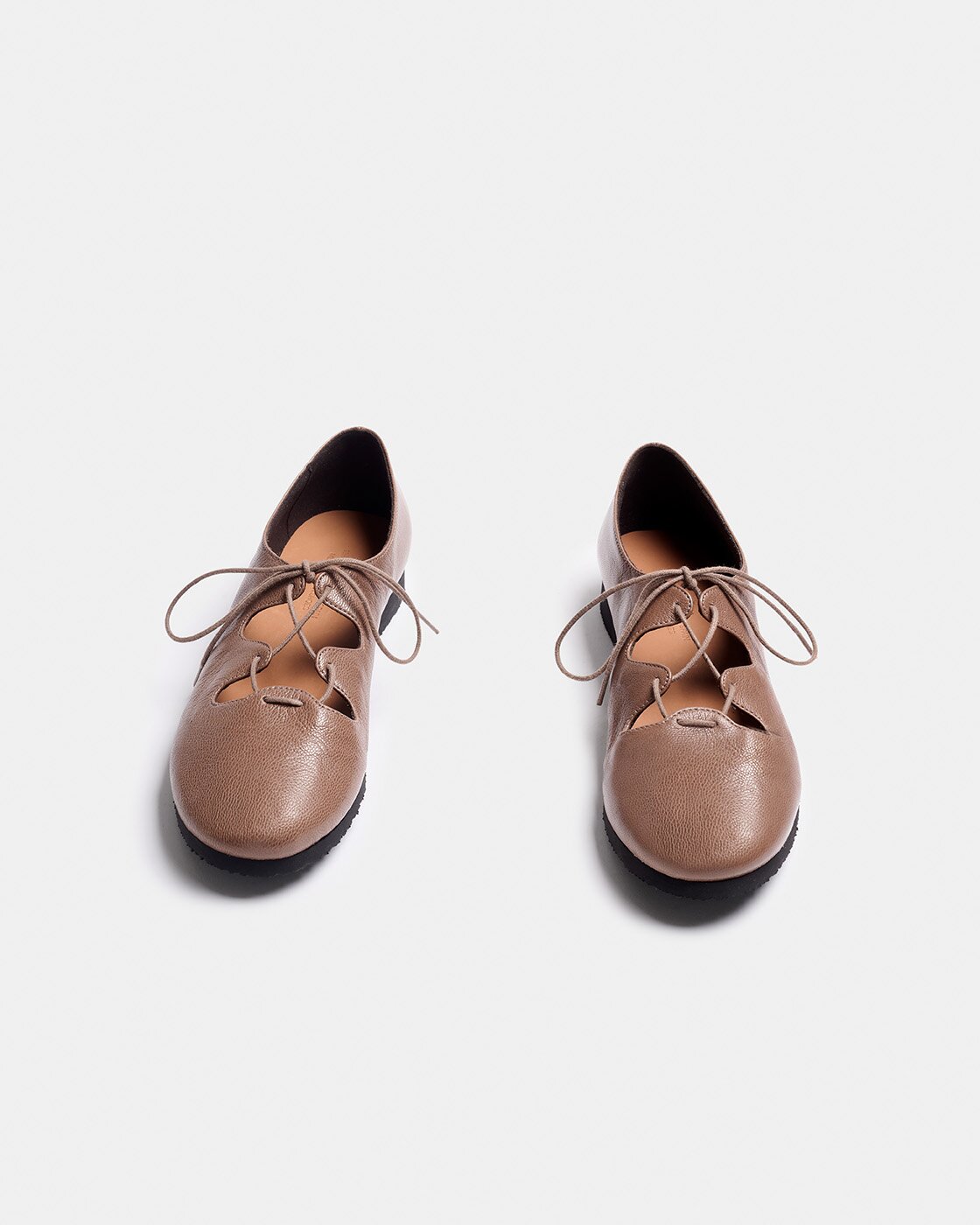 Zapato plano estilo mercedita de mujer de piel, abierto en el empeine con cordones - Naguisa - Marrón piedra Marrón piedra-2