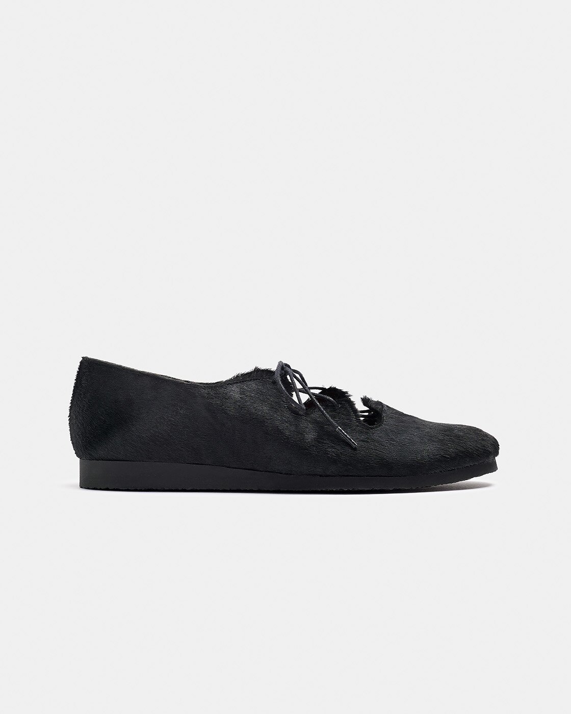 Zapato plano estilo mercedita de mujer de piel con acabado de pelo, abierto en el empeine con cordones - Naguisa - Negro Negro-1