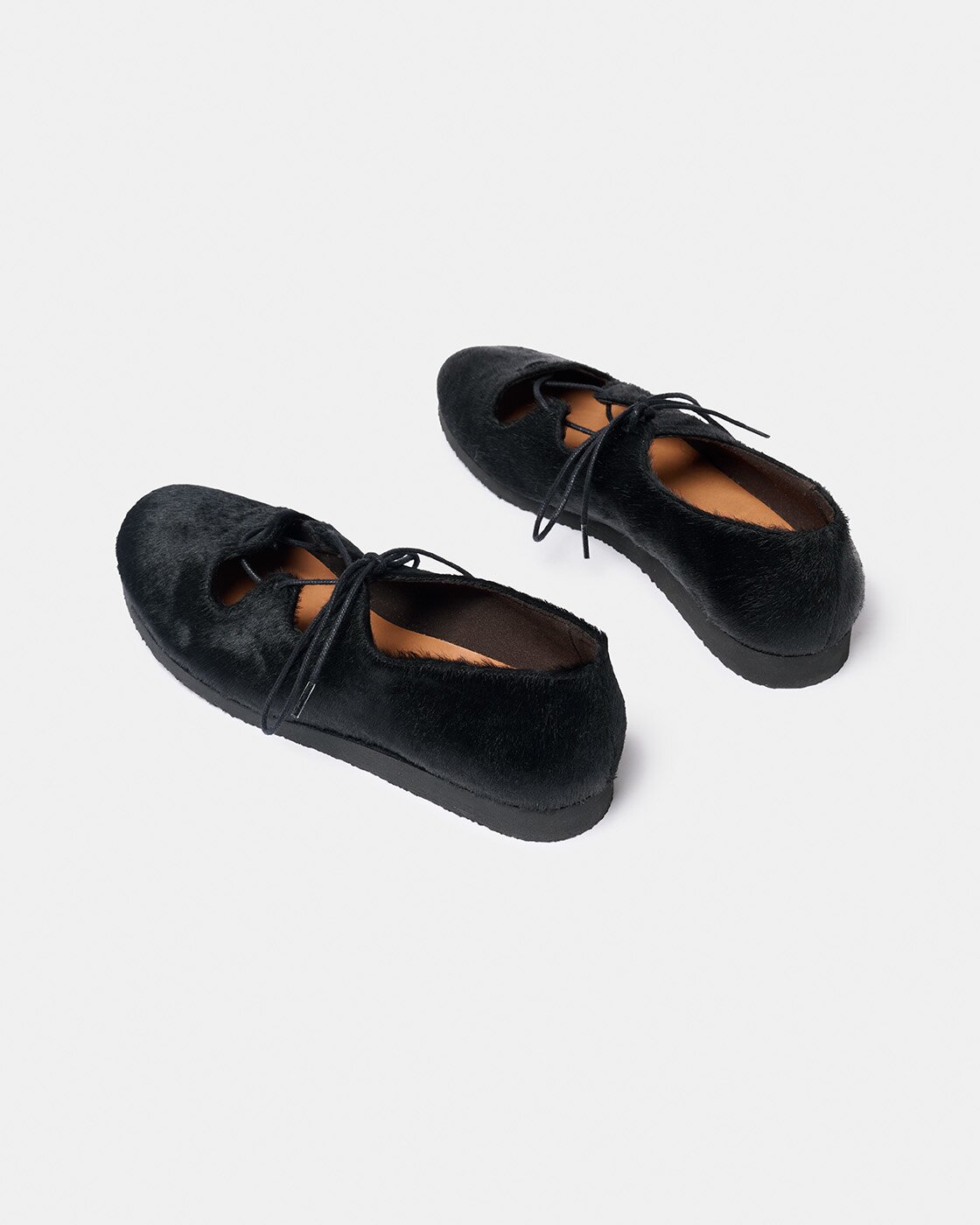 Zapato plano estilo mercedita de mujer de piel con acabado de pelo, abierto en el empeine con cordones - Naguisa - Negro Negro-3