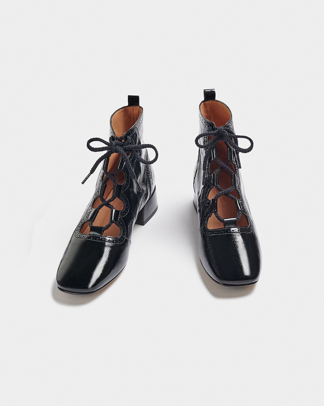 Botines de mujer de tacón y caña baja de piel acabado charol - Naguisa - Negro Negro-2