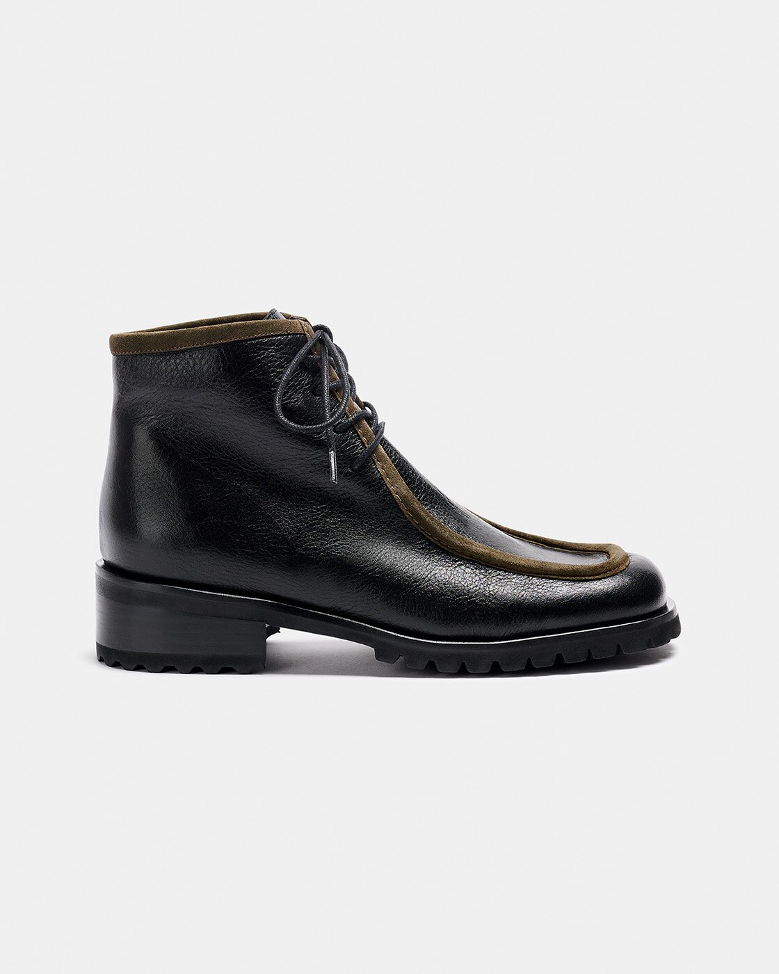 Botines con suela track de mujer tipo wallabee de caña baja y cordones, de piel con detalles en serraje y suela track - Naguisa - Negro / Verde Negro / Verde-1
