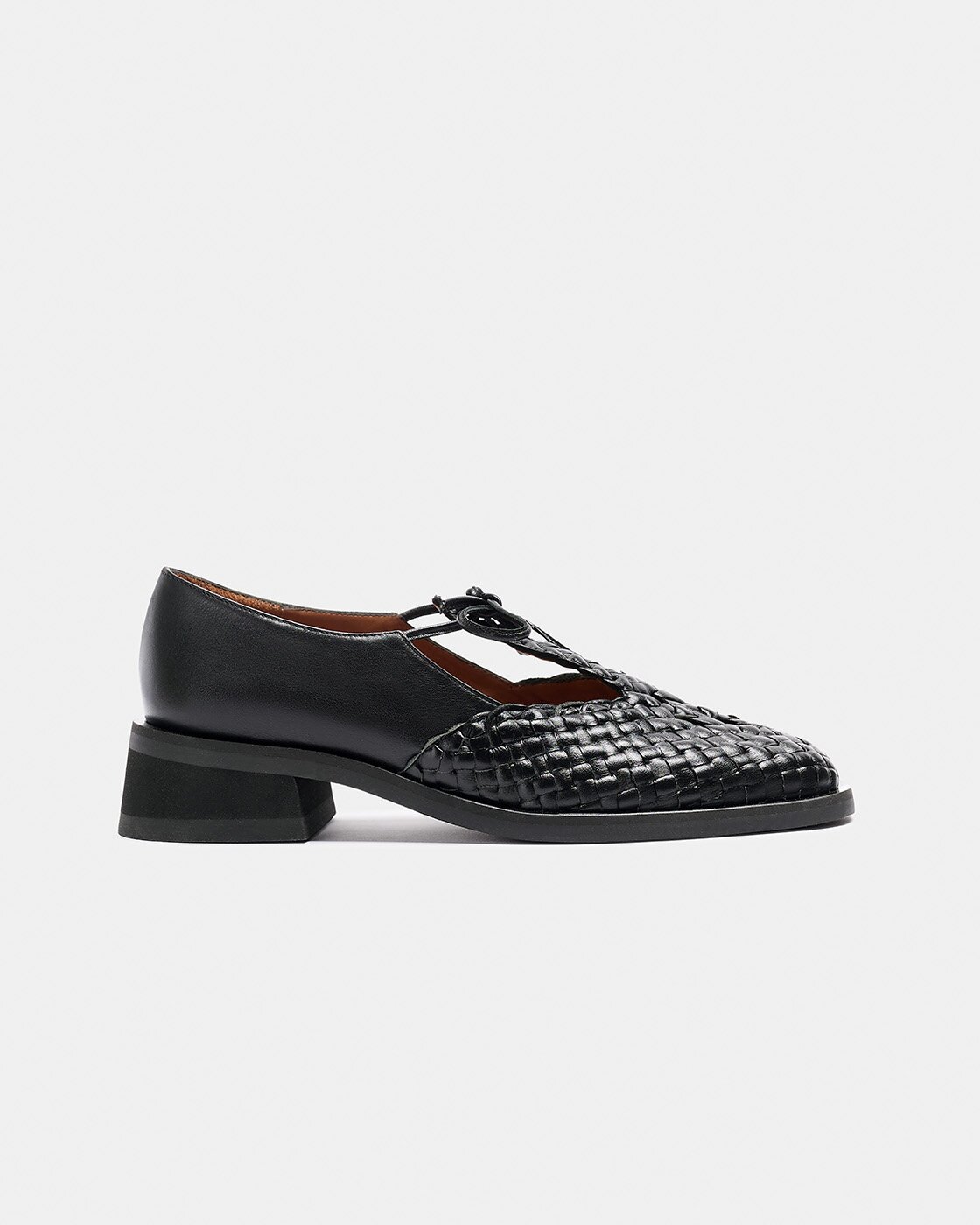 Zapato de piel de mujer con cierre de lazo y detalle de trenzado en la parte frontal - Naguisa - Negro Negro-1