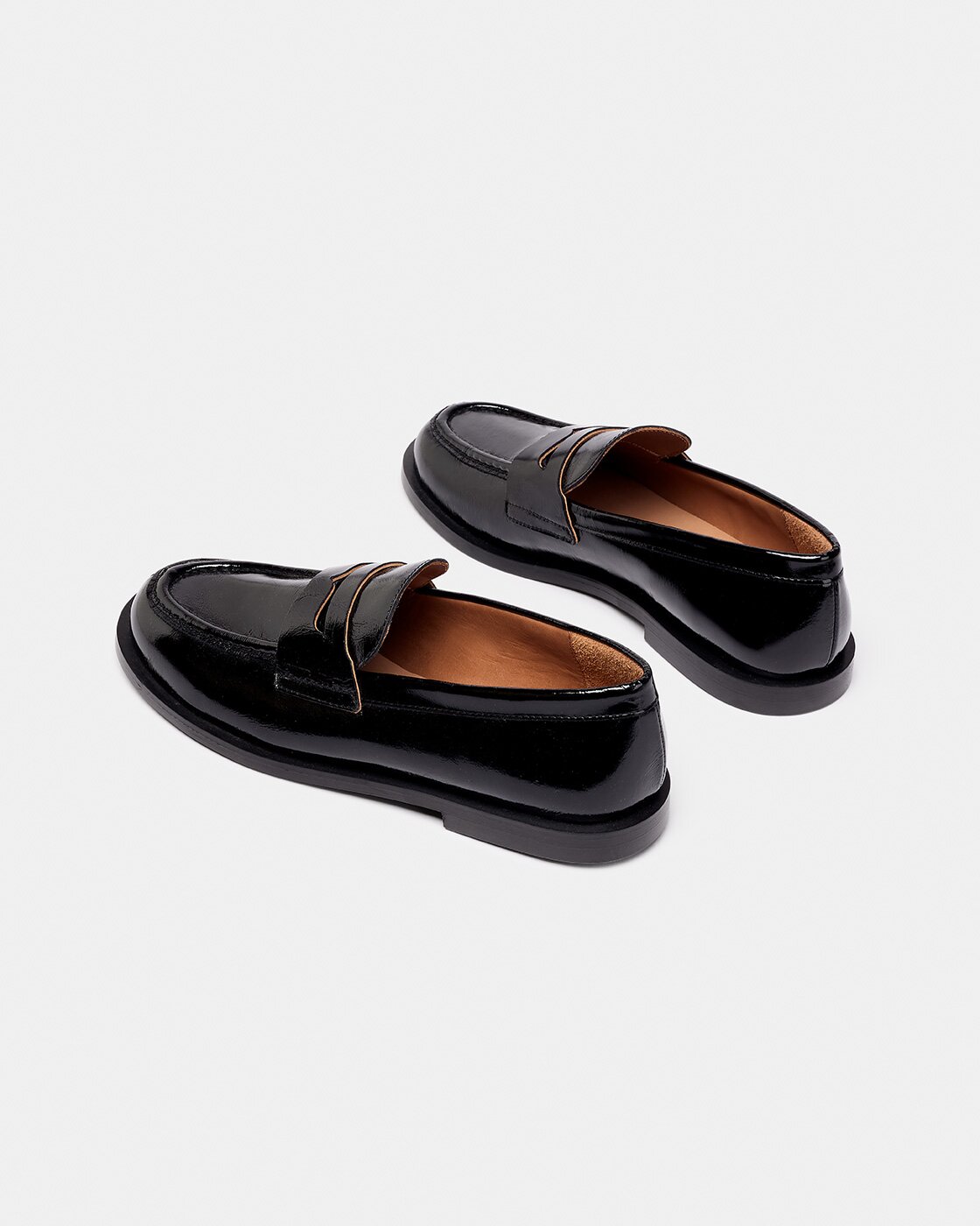 Zapato plano de mujer tipo mocasín de piel con acabado charol - Naguisa - Negro Negro-3