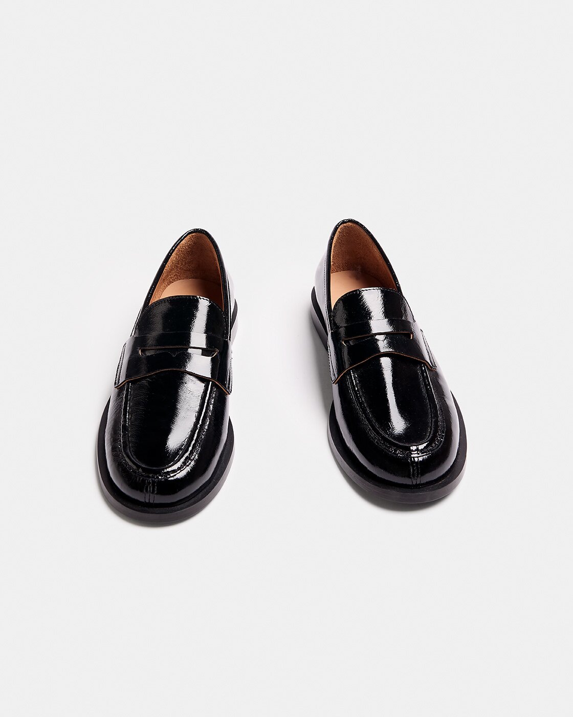 Zapato plano de mujer tipo mocasín de piel con acabado charol - Naguisa - Negro Negro-2
