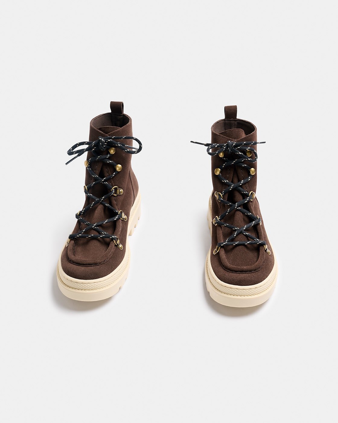 Botines con suela track tipo wallabee de caña baja de mujer, de piel serraje con cordones y suela track - Naguisa - Marrón oscuro Marrón oscuro-2