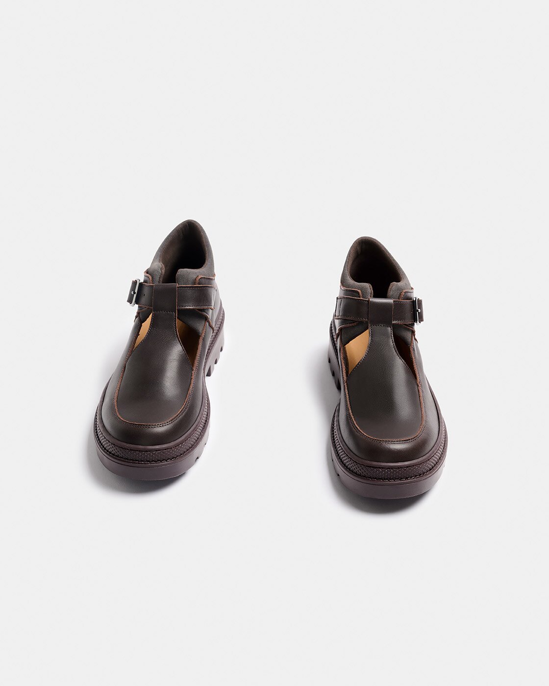Botines con suela track de mujer con tira en tde piel y serraje con hebilla y suela track - Naguisa - Marrón chocolate Marrón chocolate-3