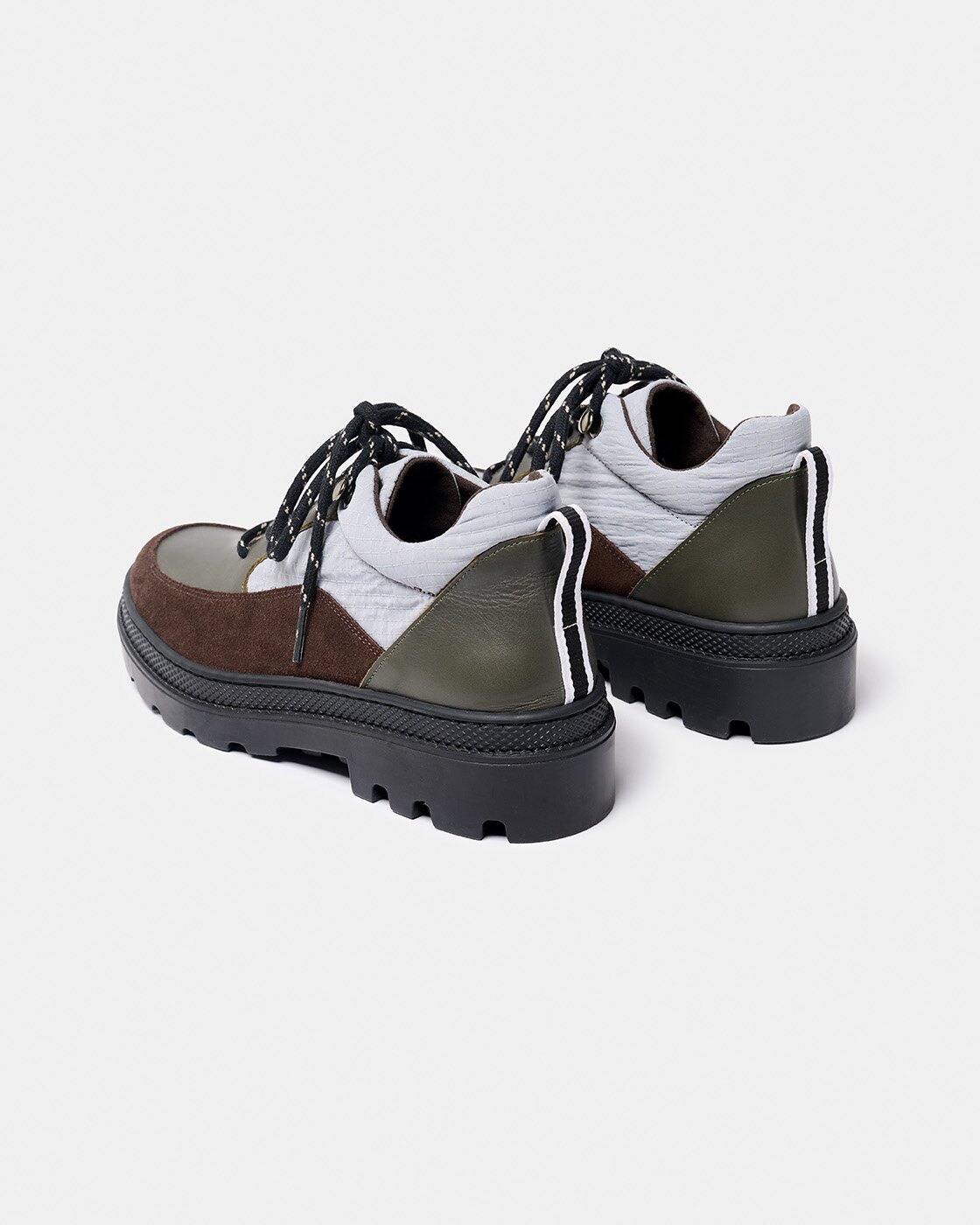 Zapatilla con combinación de materiales, de mujer inspirada en el calzado de senderismo con cordones a contraste y suela track - Naguisa - Multicolor Multicolor-3