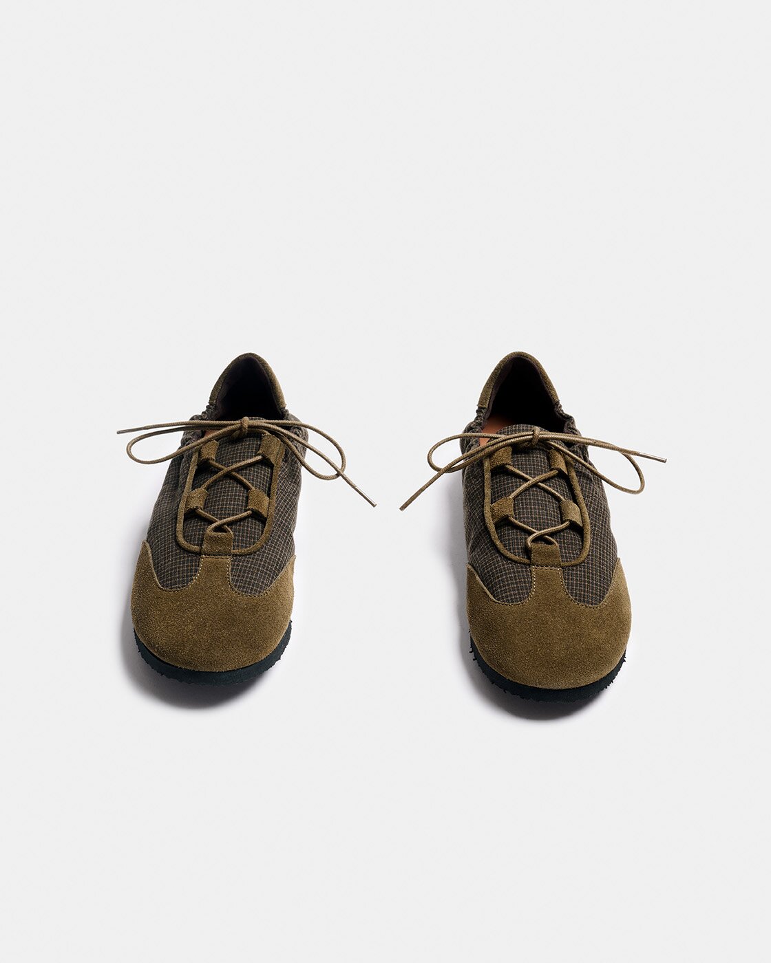 Zapatilla de serraje y tejido de mujer de estilo deportivo con cierre de cordones y corte fruncido - Naguisa - Verde Oliva Verde Oliva-2