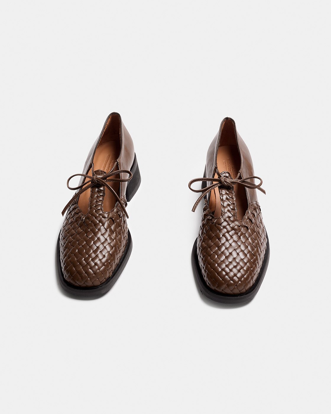 Zapato de piel de mujer con cierre de lazo y detalle de trenzado en la parte frontal - Naguisa - Marrón chocolate Marrón chocolate-2