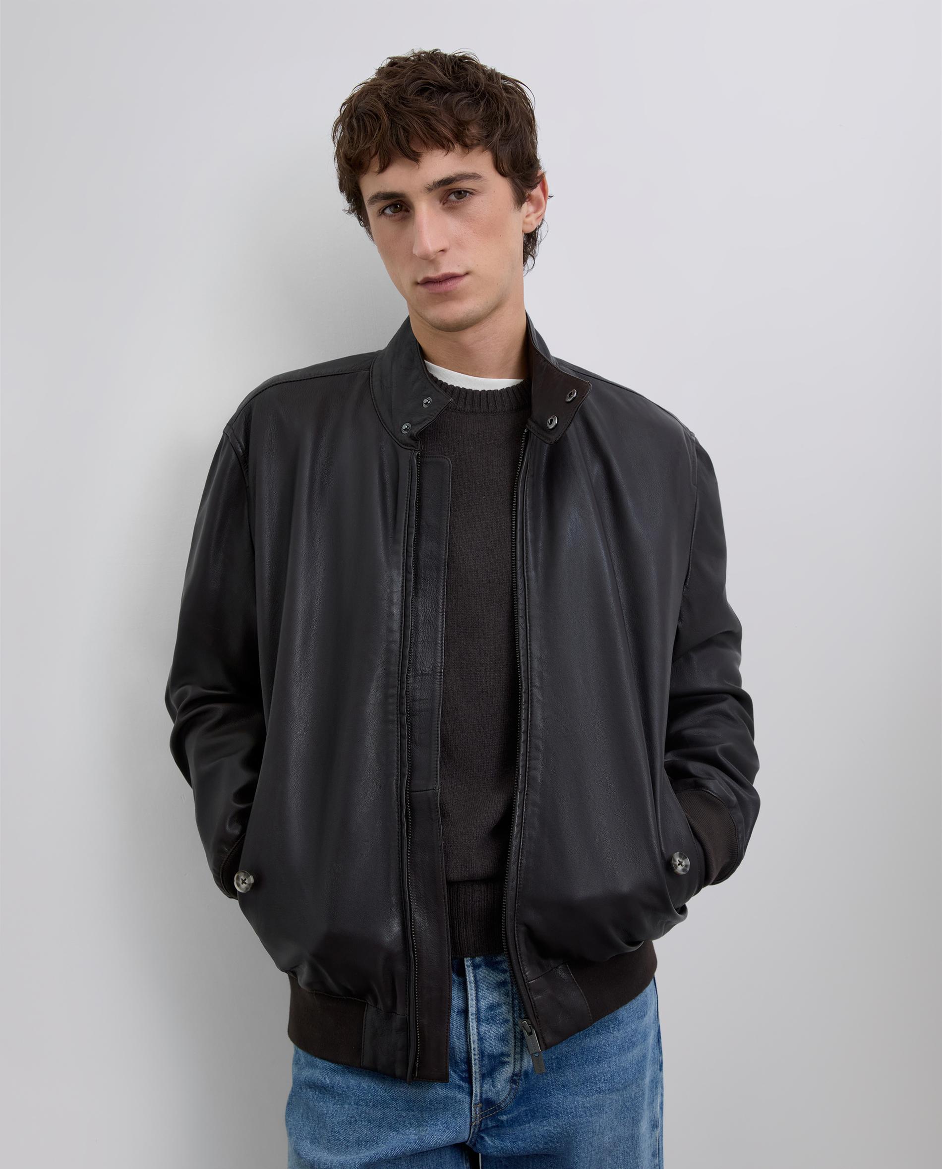 Imagen 0 de Chaqueta  de piel de hombre con cuello elevado y puños acanalados Marrón oscuro