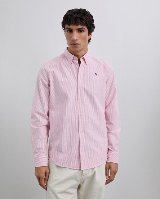 Imagen 0 de Camisa de hombre Oxford estampado de rayas y detalle de calavera bordada a contraste en pecho