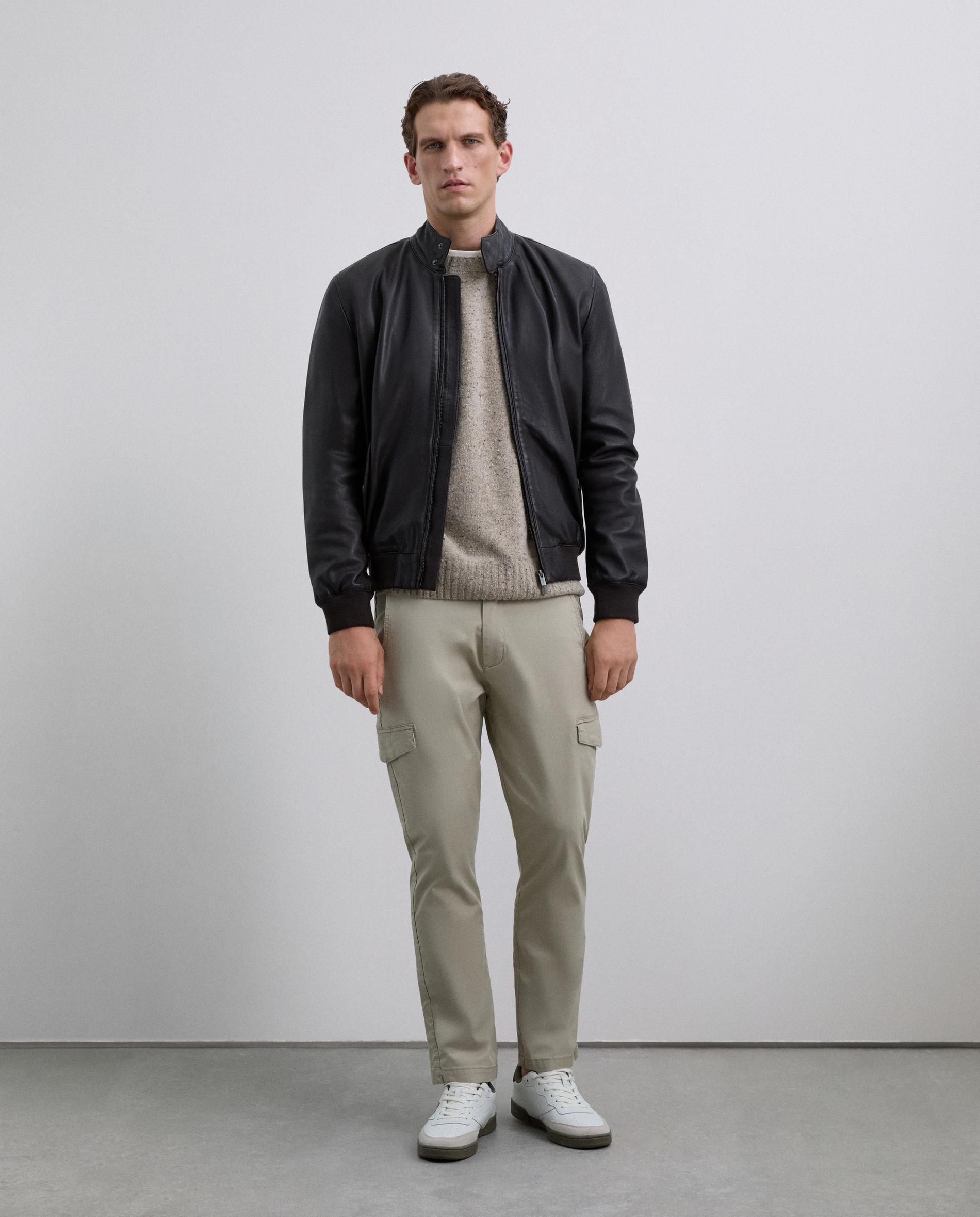 Scalpers - Pantalón cargo de hombre regular fit con bolsillos traseros.