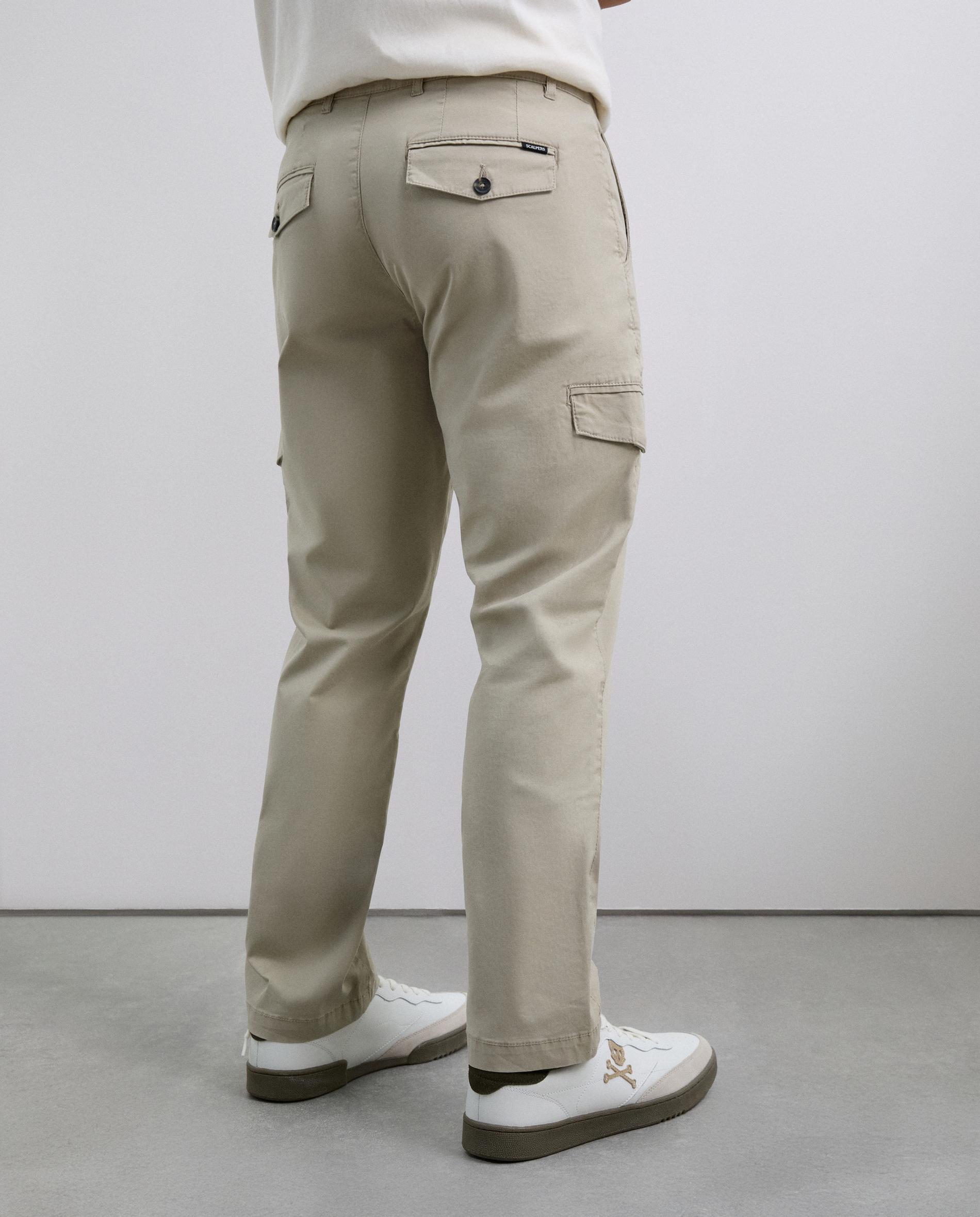 Imagen 3 de Pantalón cargo de hombre regular fit con bolsillos traseros - Scalpers - Beige Beige
