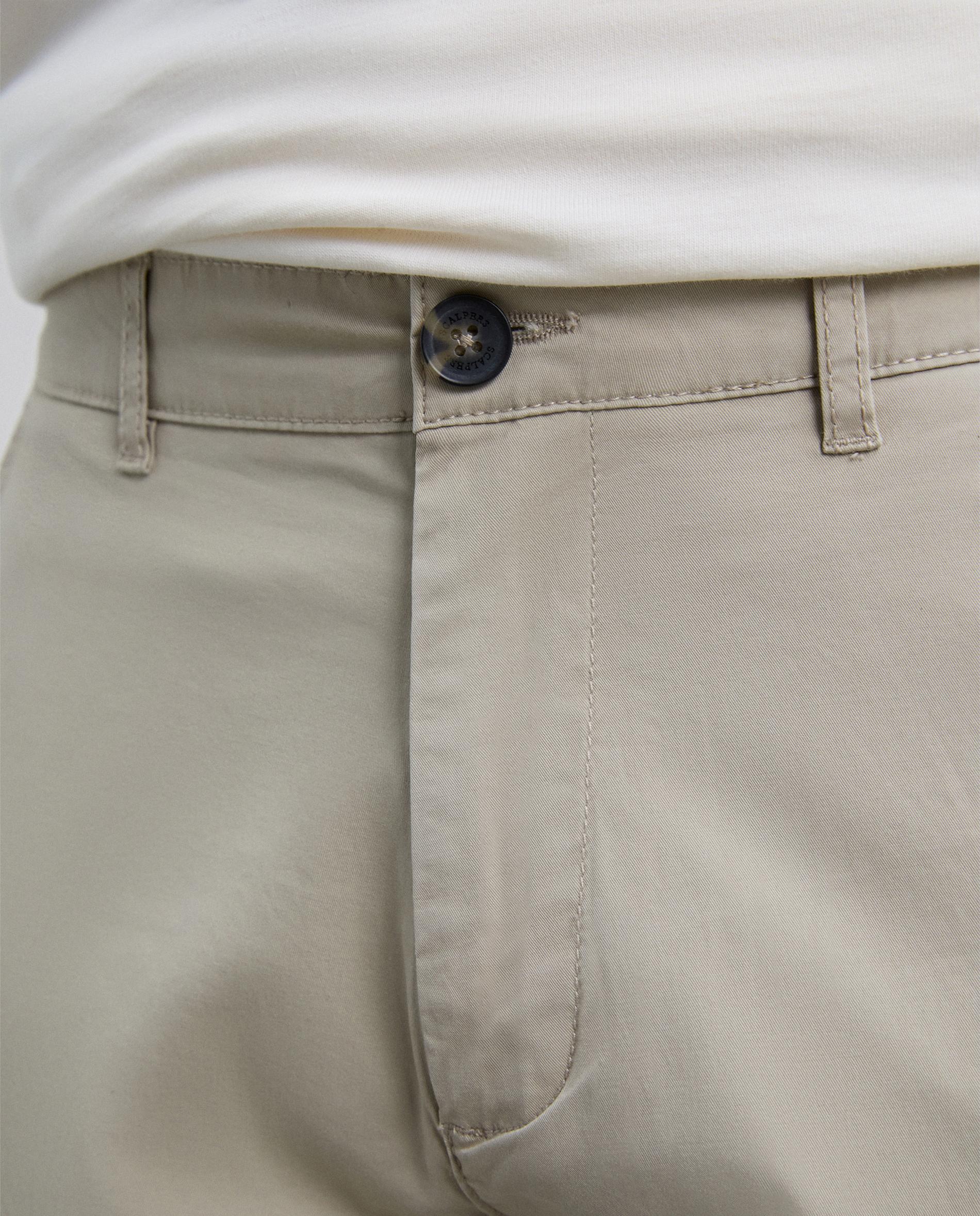Imagen 5 de Pantalón cargo de hombre regular fit con bolsillos traseros - Scalpers - Beige Beige