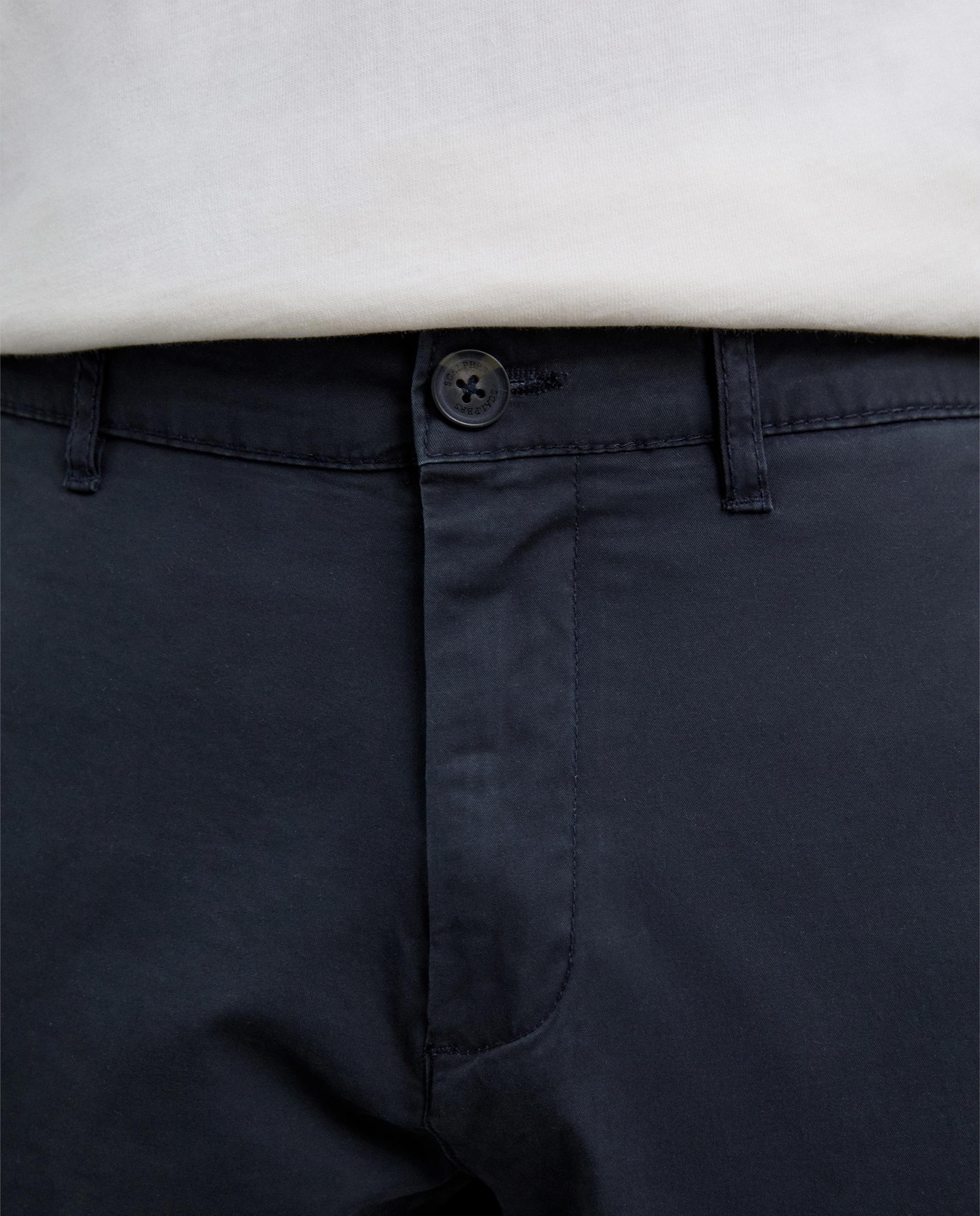 Imagen 4 de Pantalón cargo de hombre regular fit con bolsillos traseros - Scalpers - Navy Navy