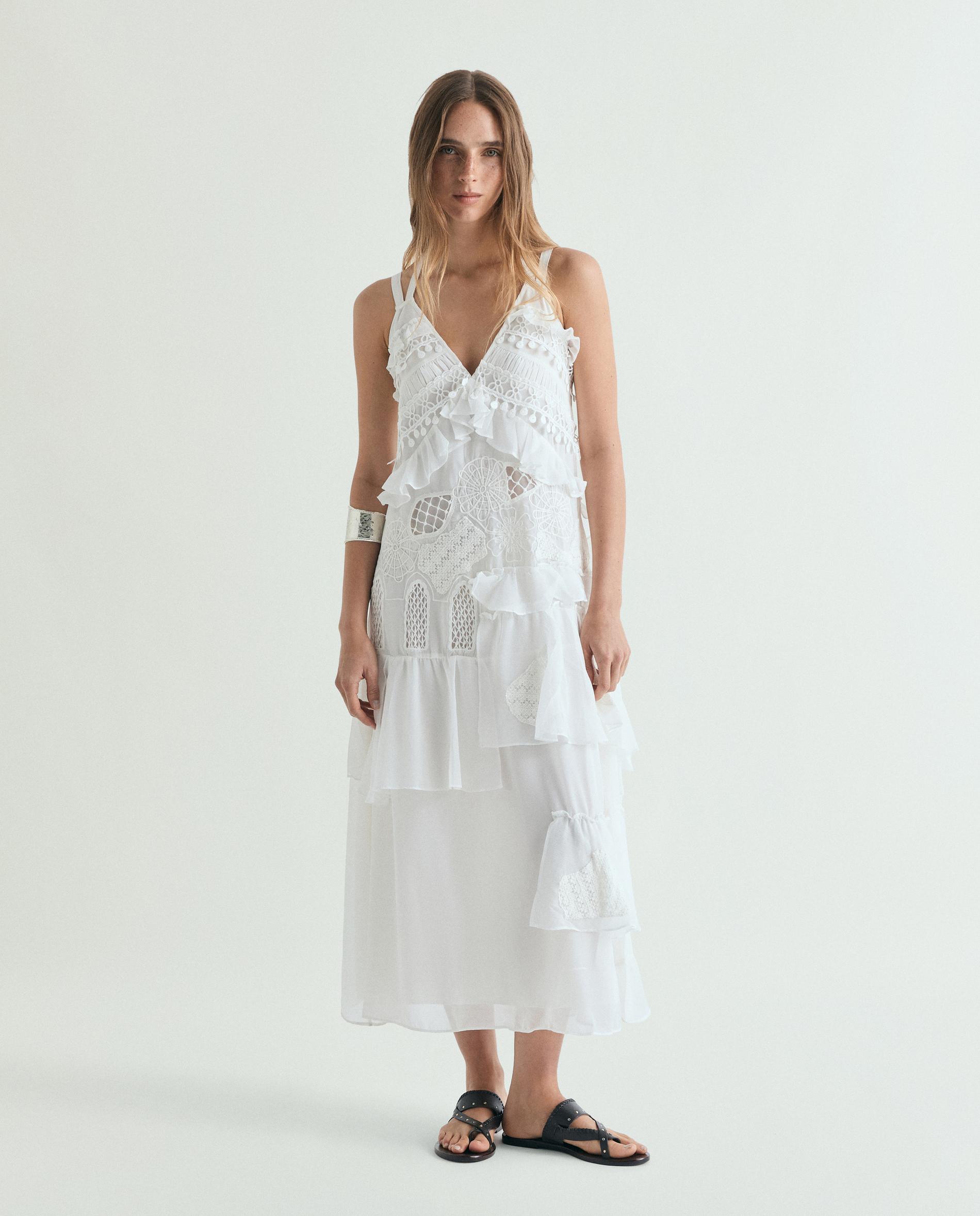 Scalpers - Vestido largo con aplicaciones de encaje bordado y calados.