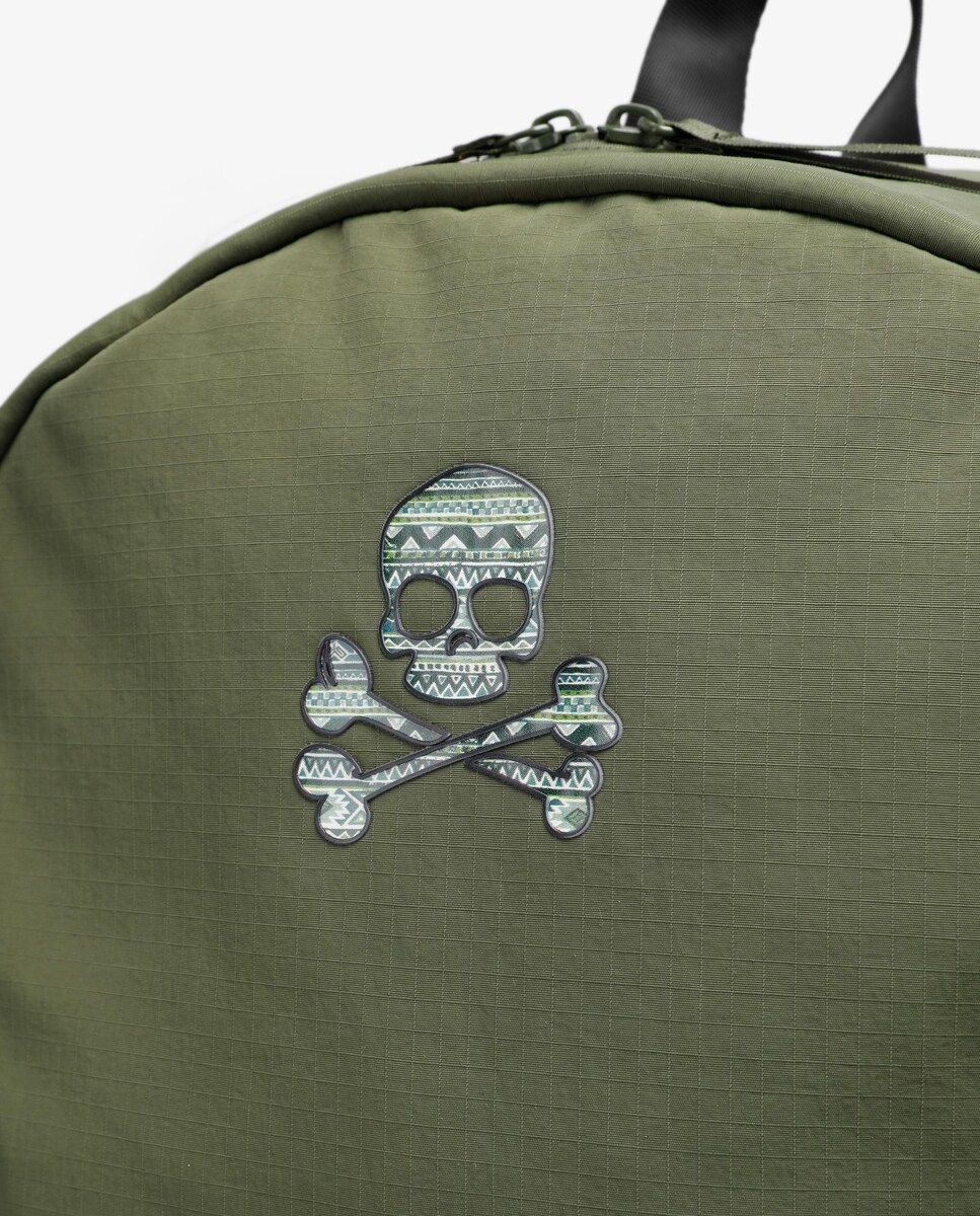 Mochila de niño con cierre de cremallera y calavera frontal - Main Image