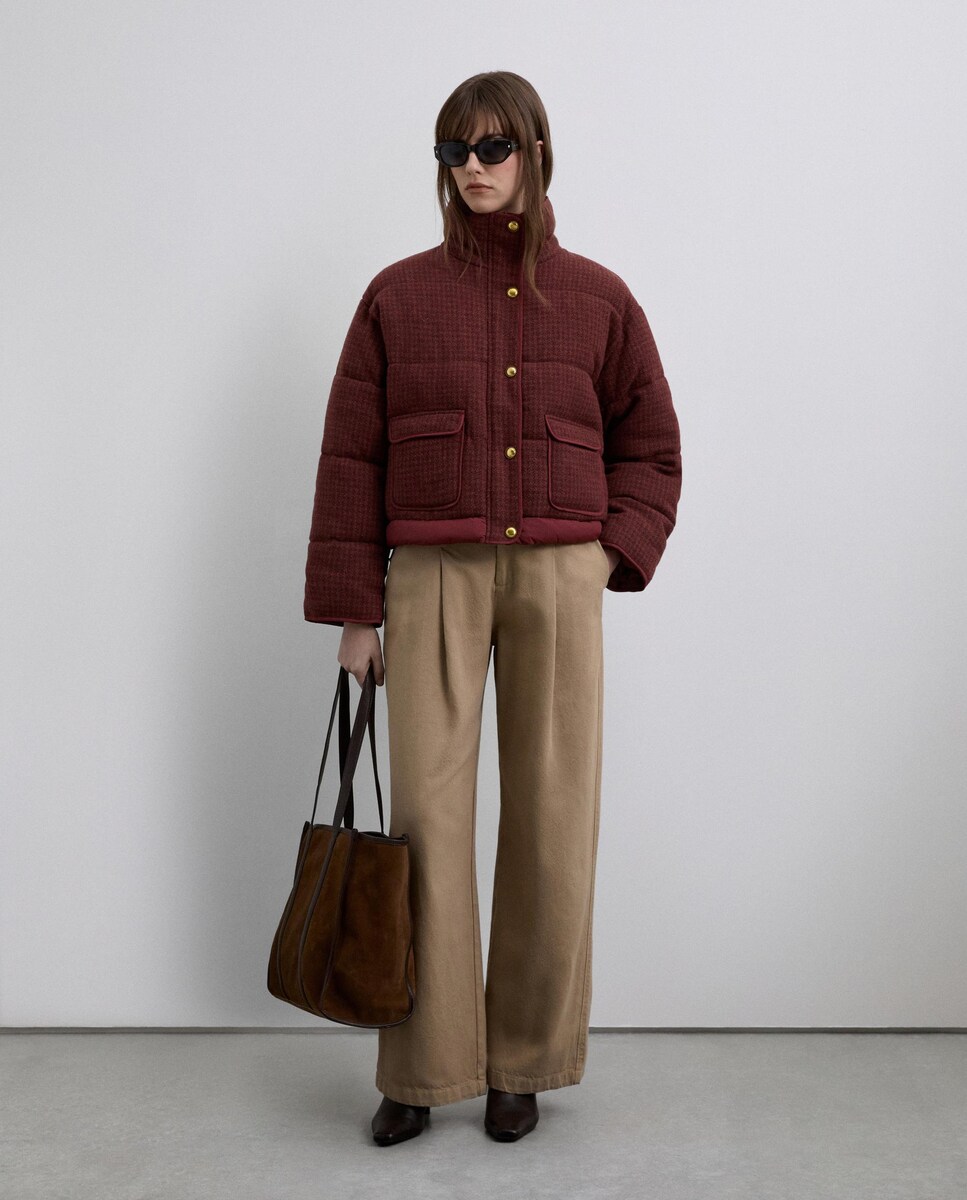 Abrigo de mujer con estampado de cuadros y cuello subido - Main Image