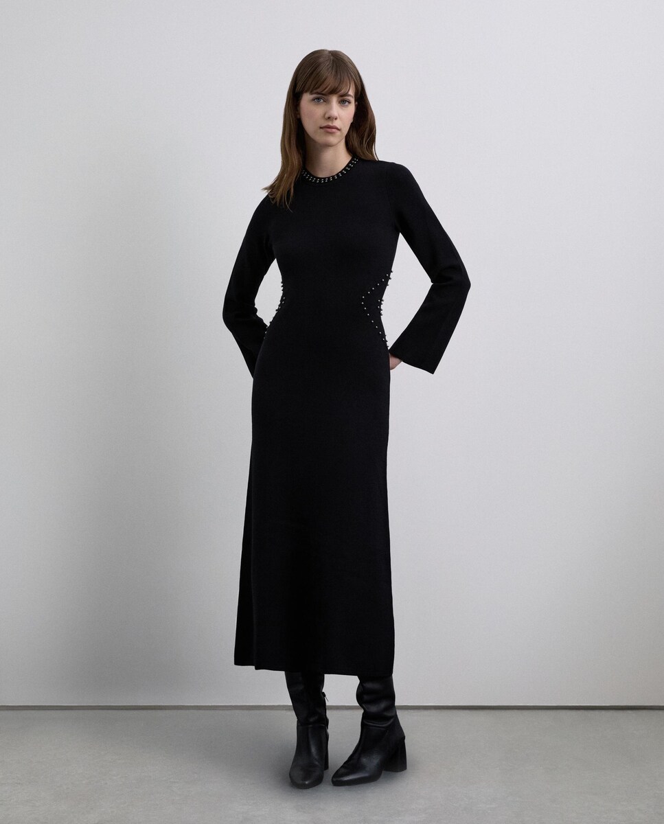 Vestido de punto largo con cuello redondo y abertura trasera