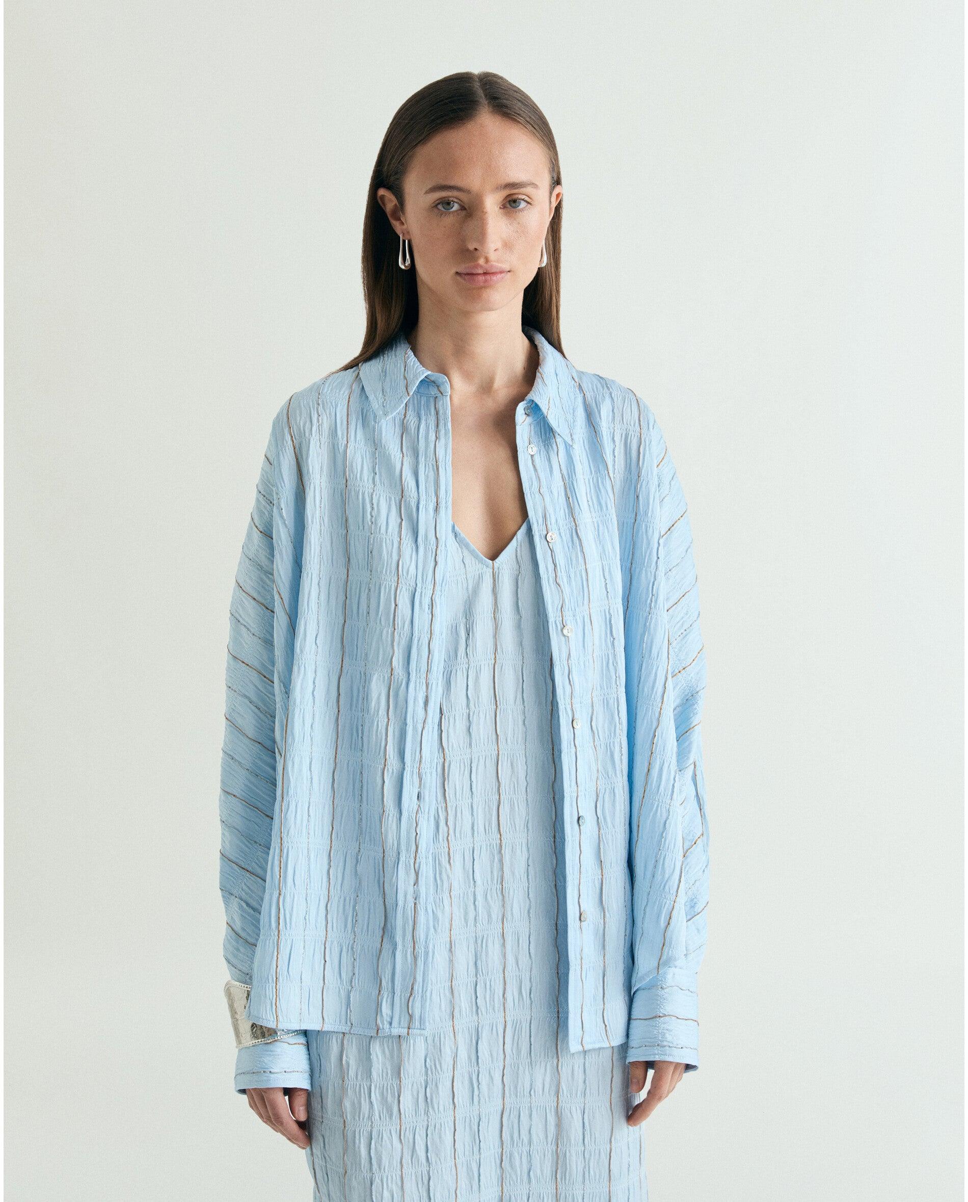 Scalpers - Camisa de mujer en tejido con textura e hilo metalizado.