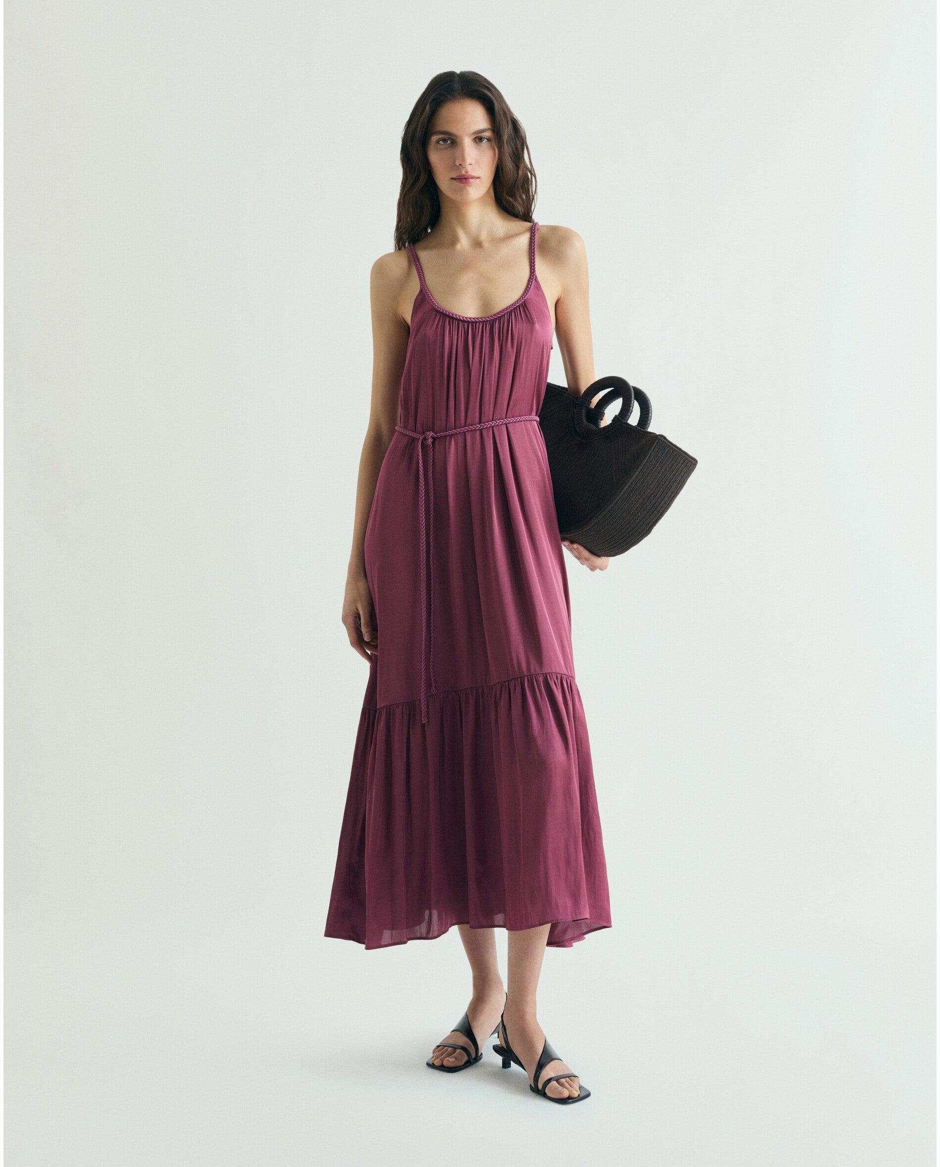 Scalpers - Vestido midi de tirantes con cinturón trenzado.