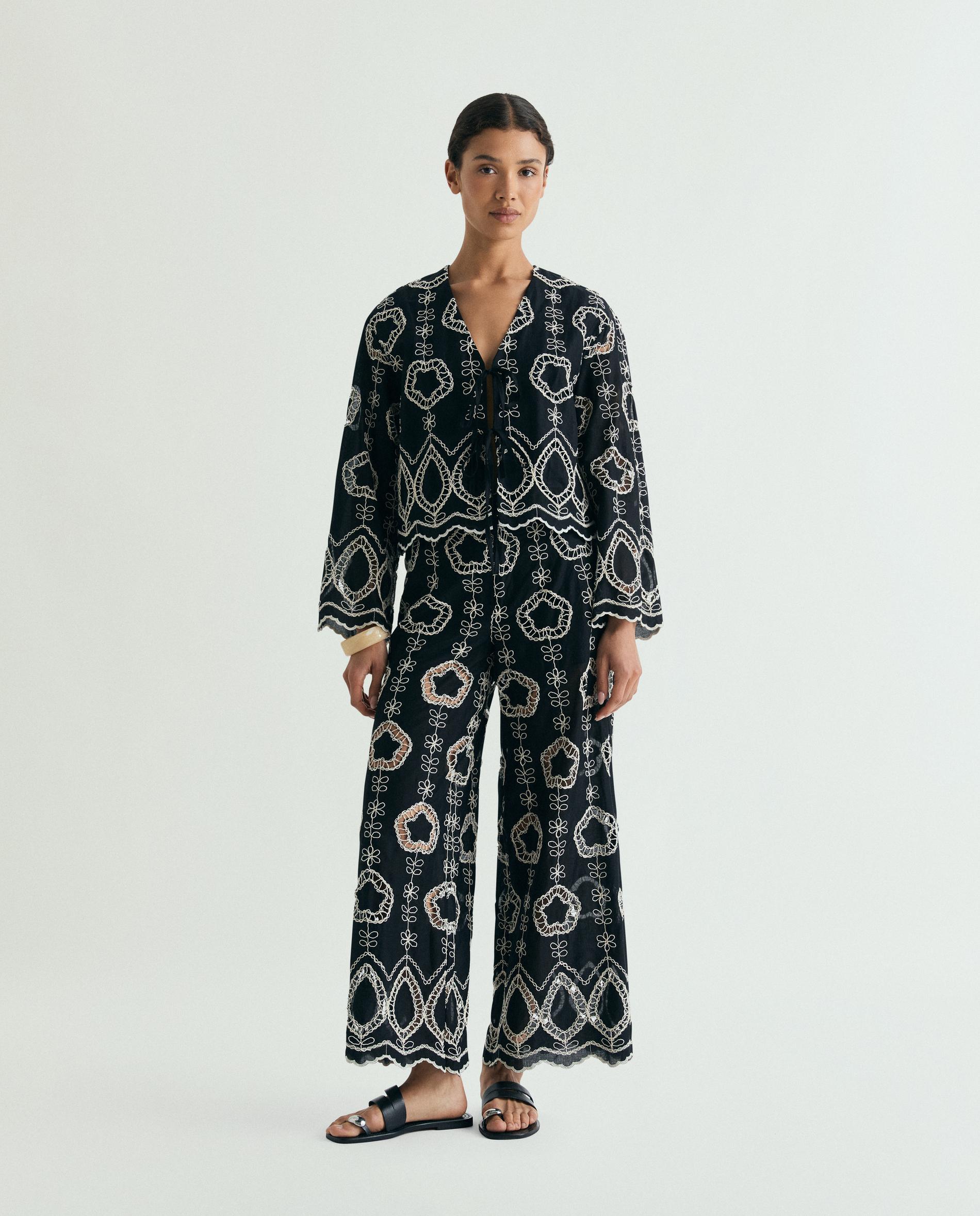 Scalpers - Pantalón ancho de mujer oversize fit bordado.