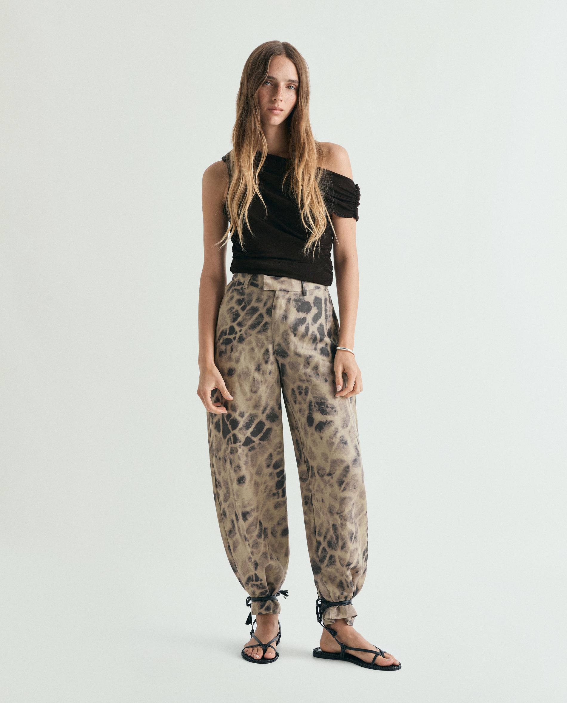 Scalpers - Pantalón ancho de mujer balloon fit estampado.