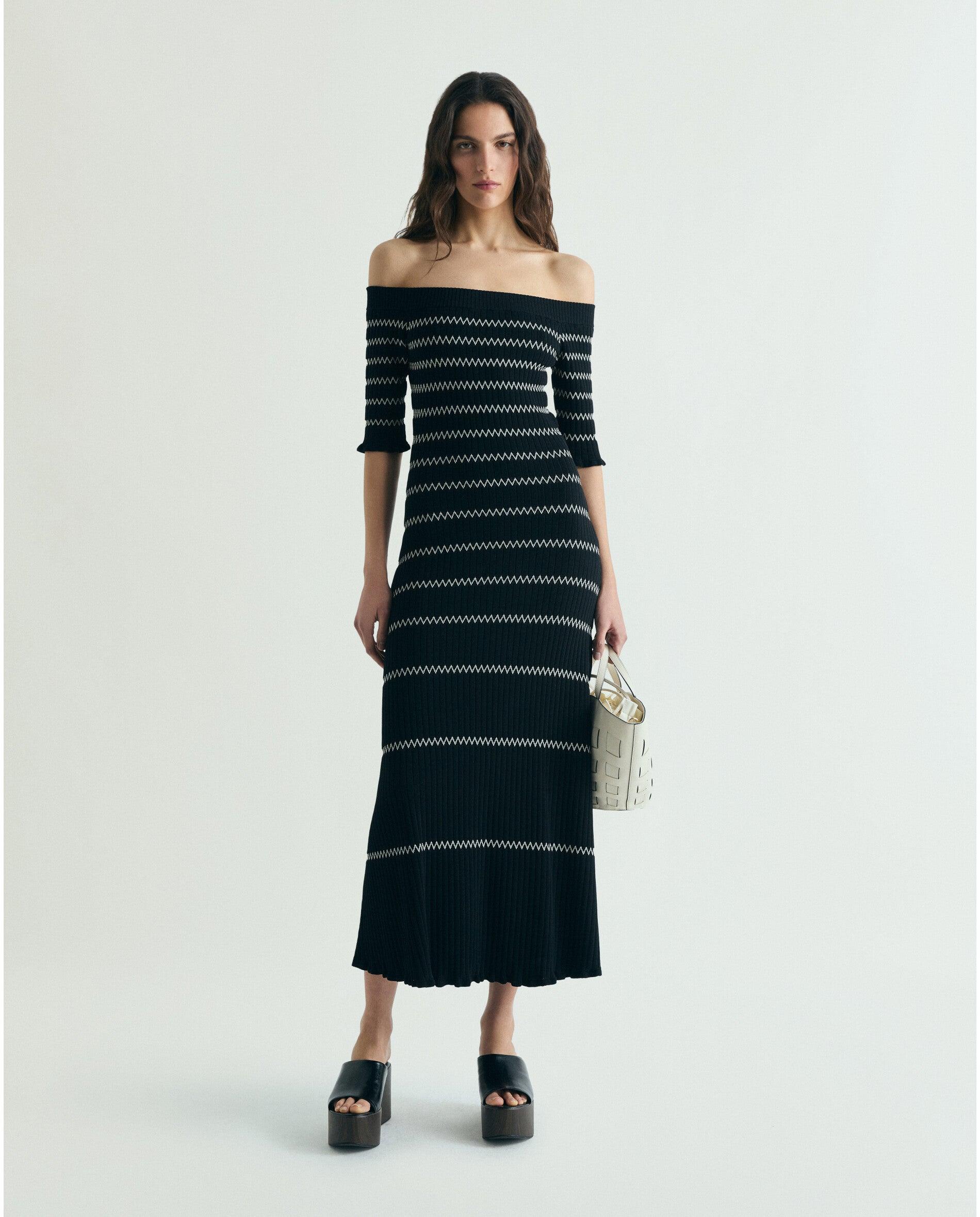 Scalpers - Vestido midi texturado a rayas.