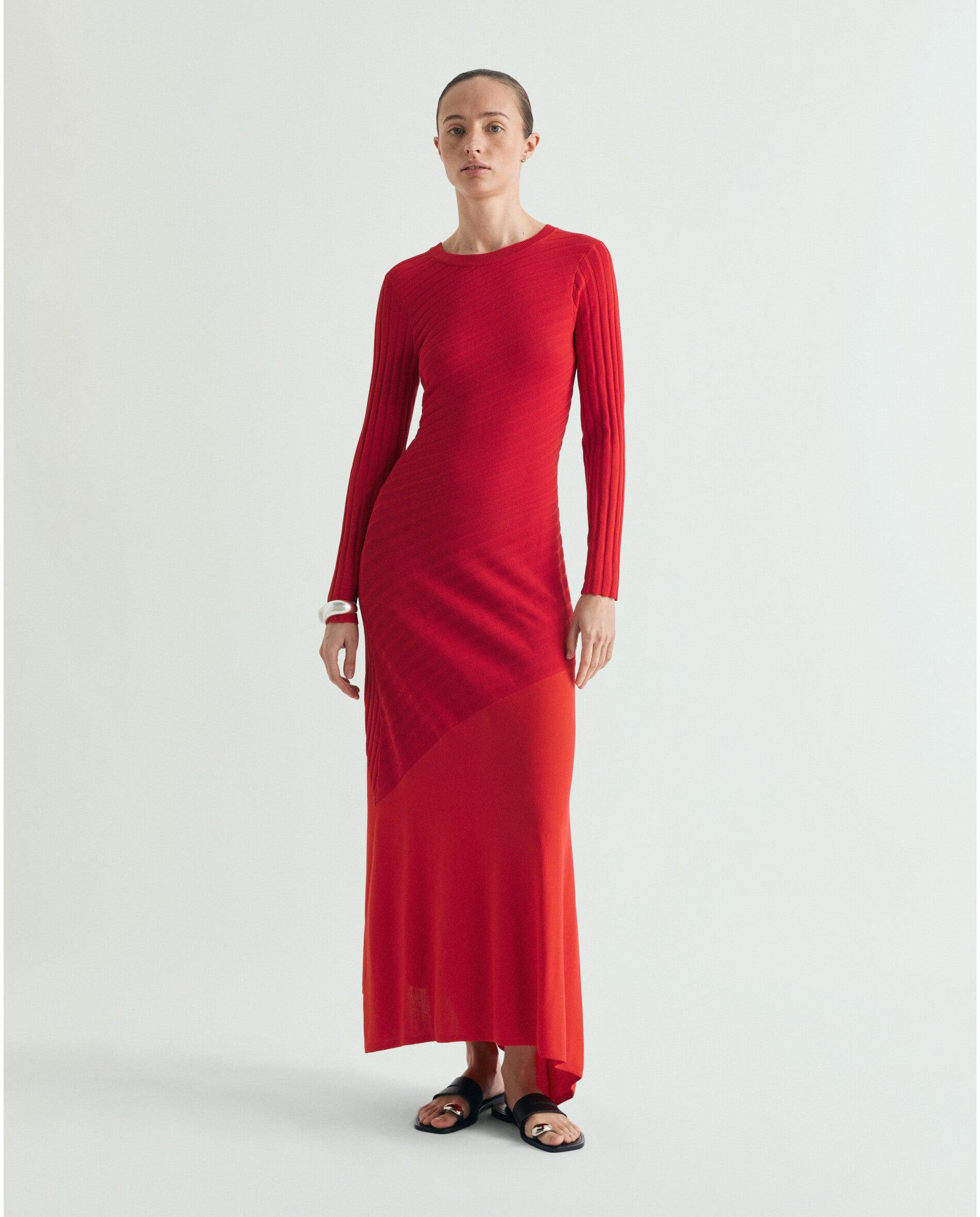 Scalpers - Vestido de punto largo slim fit.
