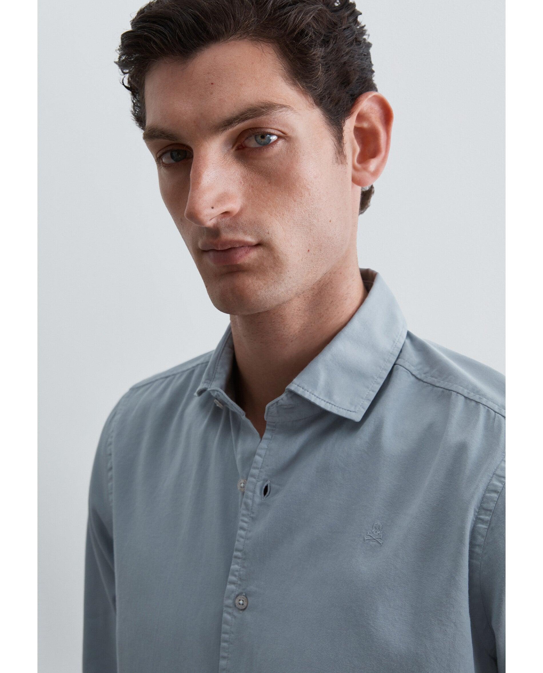 Camisa de hombre regular fit con calavera bordada a tono - Scalpers - Azul grisáceo Azul grisáceo-3
