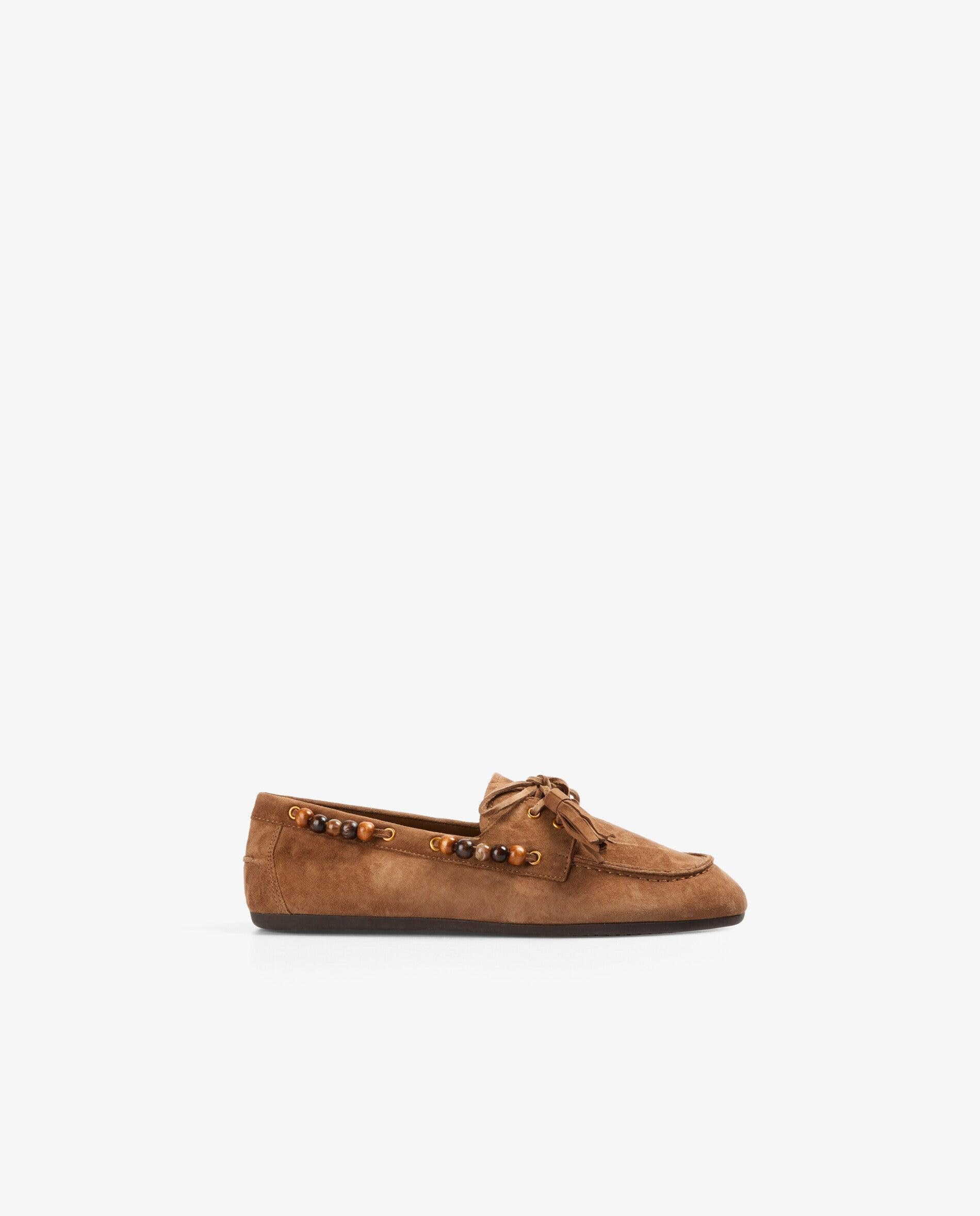 Imagen 0 de Mocasines de mujer de ante con apliques de cuentas en contraste Canela