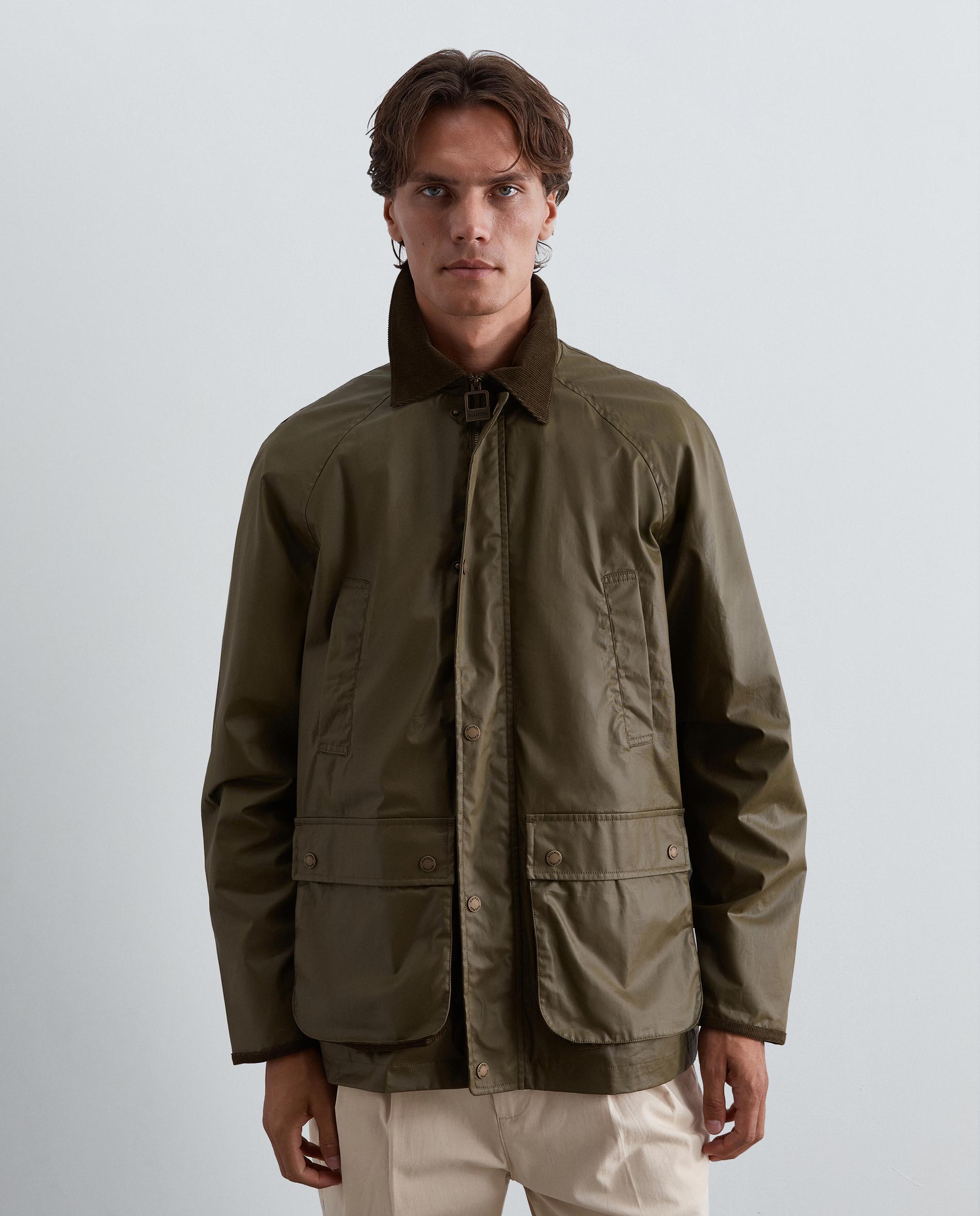Chaqueta de hombre con acabado resinado y detalles en piel - Scalpers - Verde militar Verde militar-5