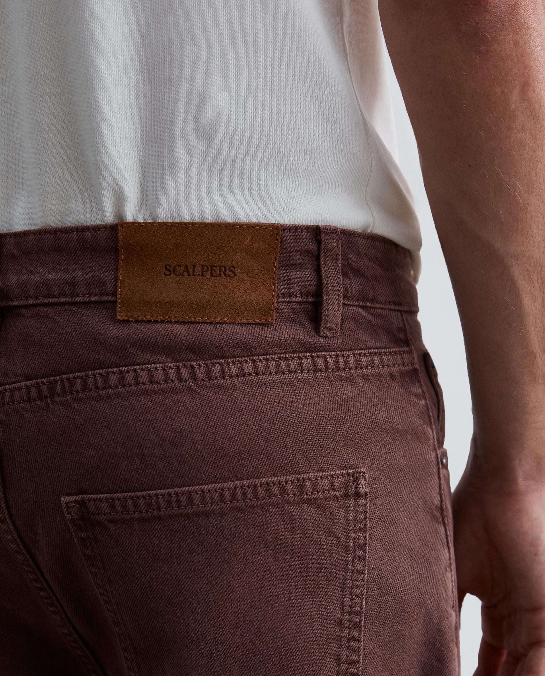 Pantalón cinco bolsillos de hombre denim con trabillas - Scalpers - Burdeos Burdeos-4