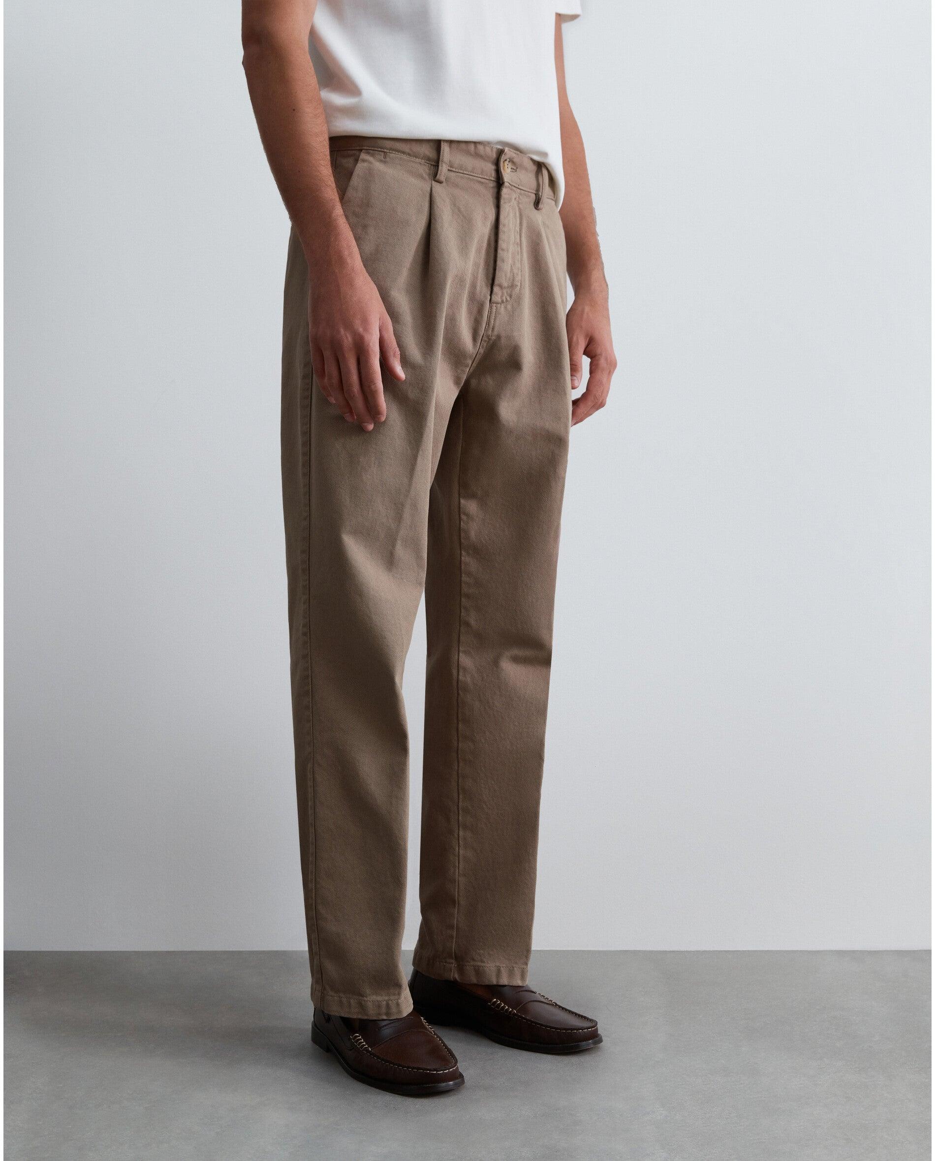 Imagen 5 de Chino de hombre loose fit con pinzas - Scalpers - Topo Topo