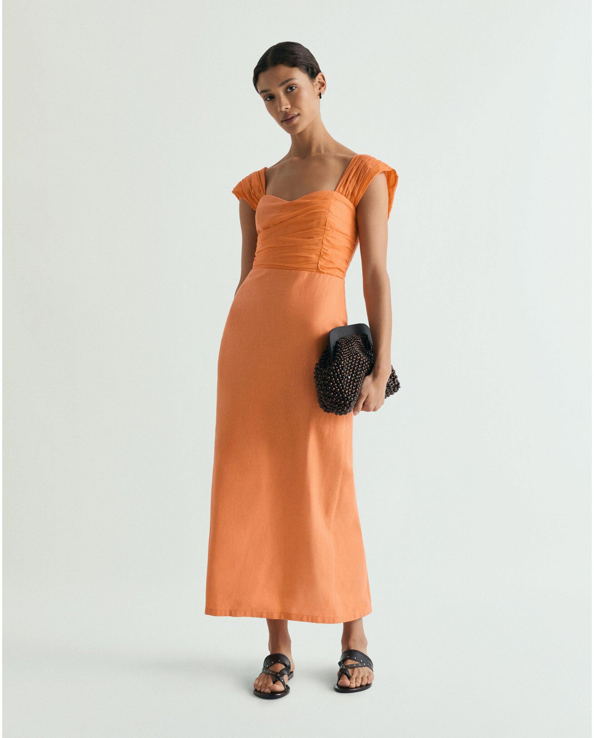 Scalpers - Vestido midi de tirantes anchos y escote de corazón.