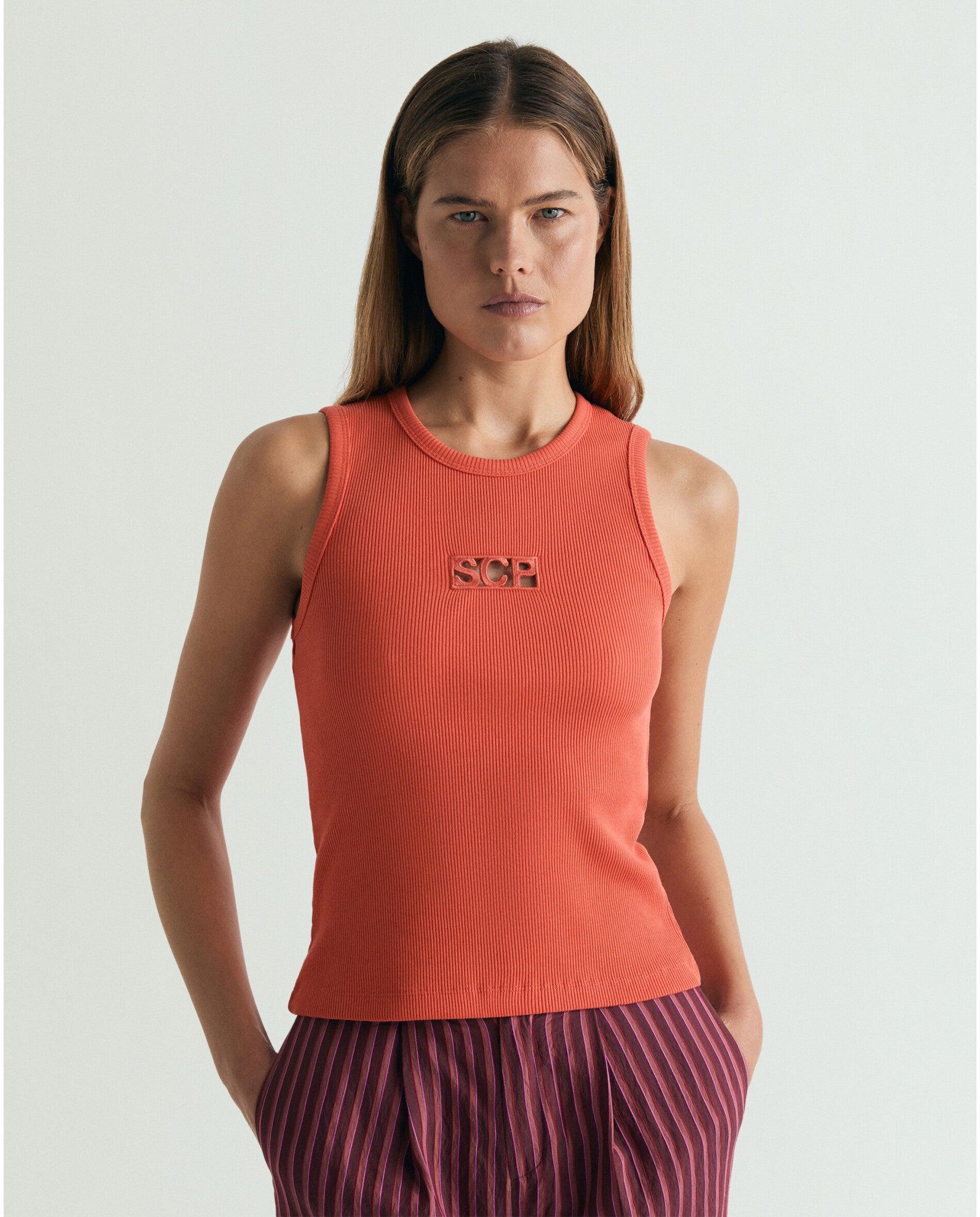 Scalpers - Camiseta de mujer en canalé con abertura frontal con logo.