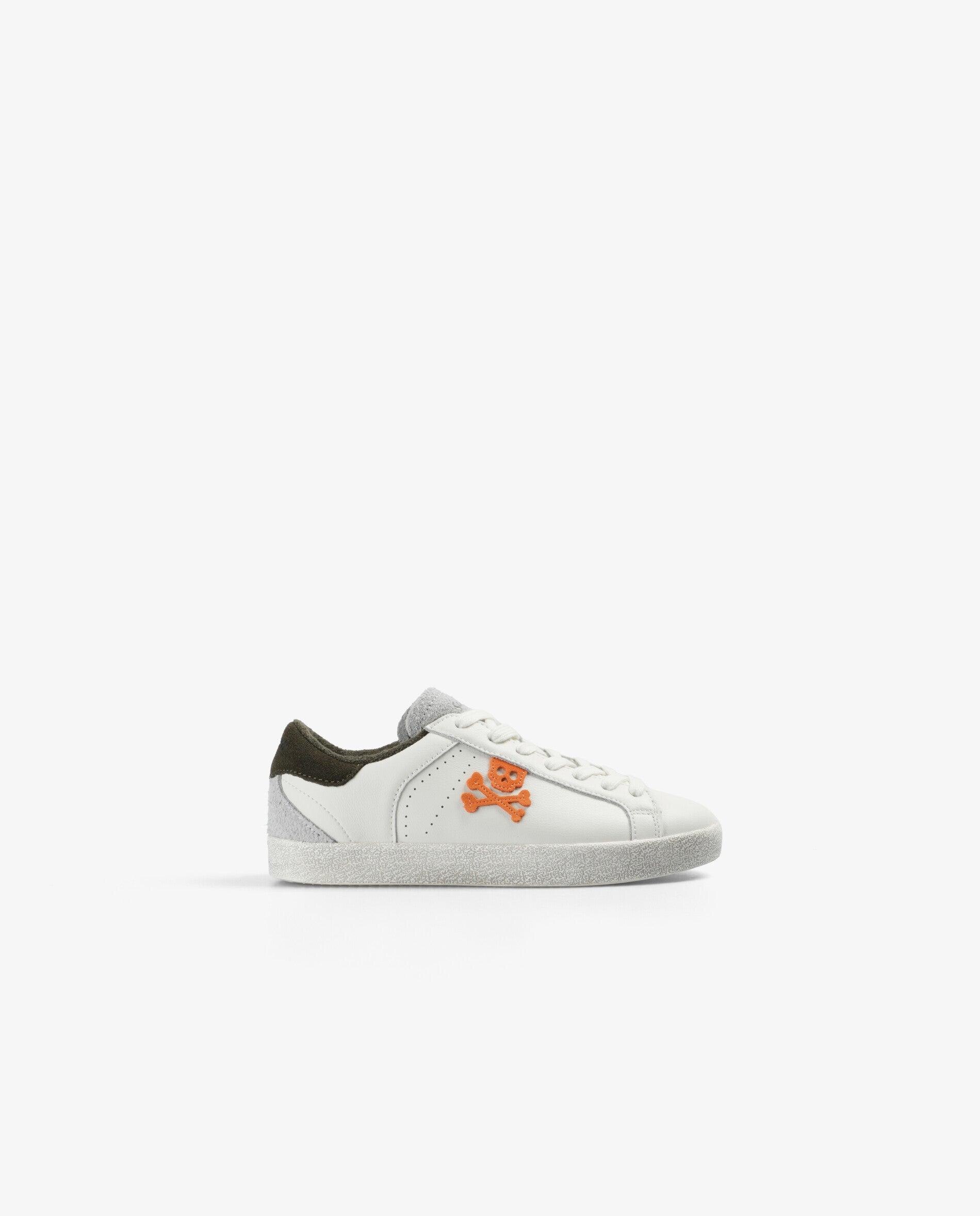 Imagen 0 de Zapatillas deportivas de niño con talón y calavera a contraste Kaki
