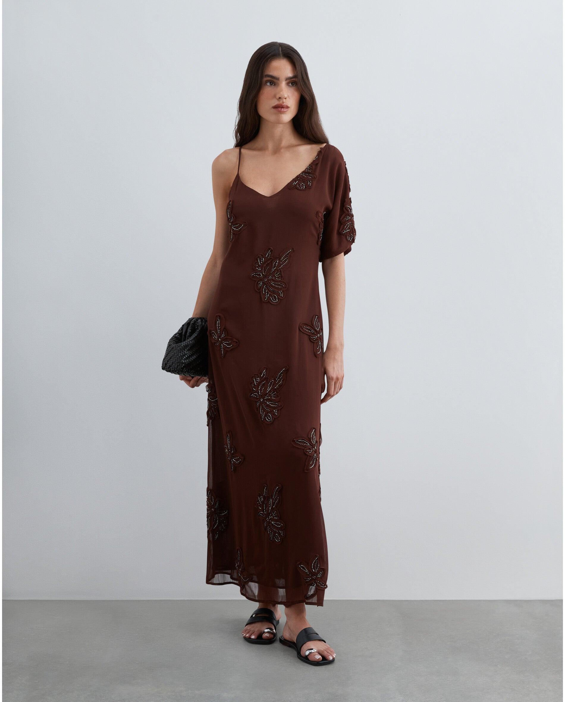 Vestido midi asimétrico con escote en pico