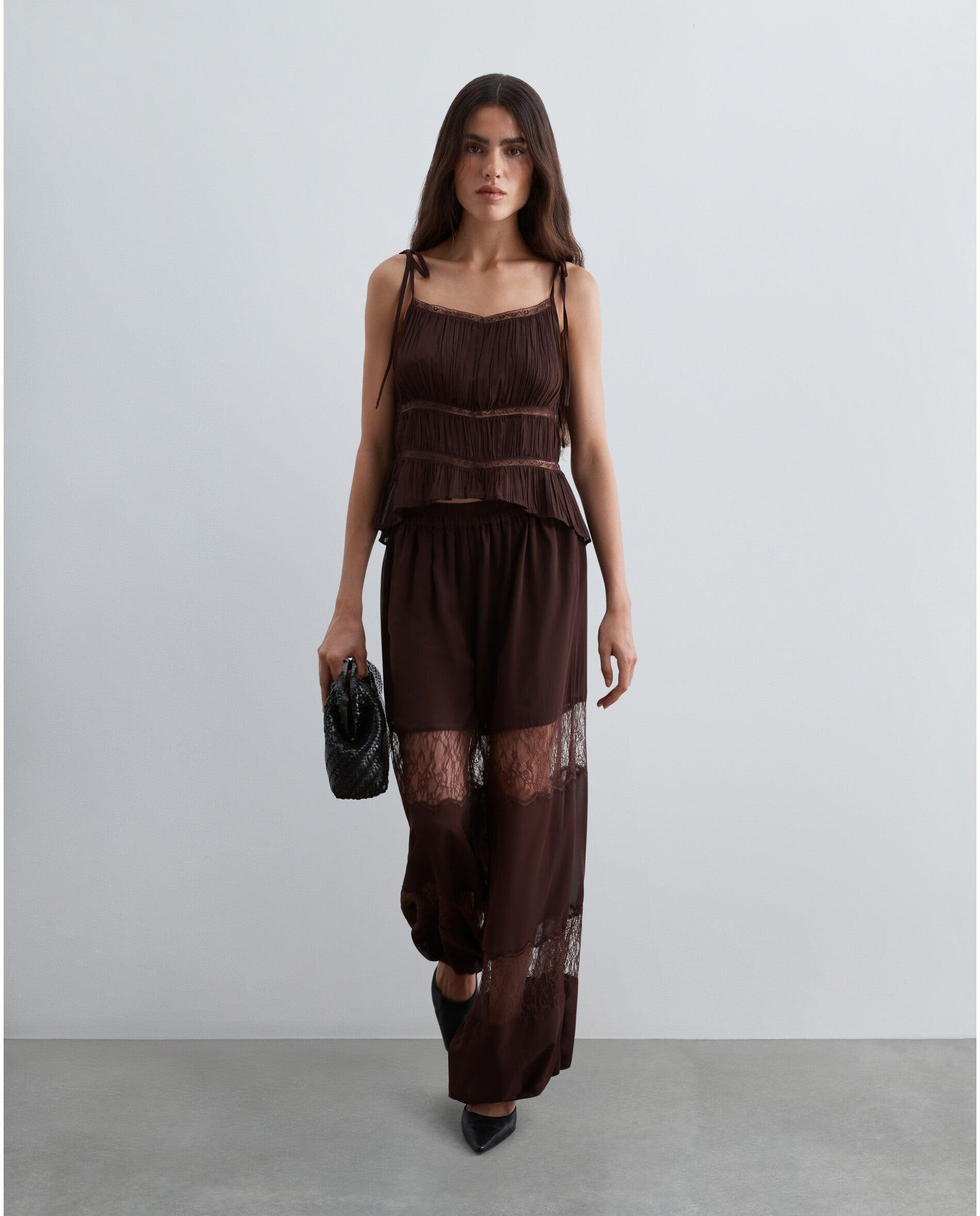 Imagen 0 de Pantalón ancho de mujer estilo bombacho con encaje Marrón chocolate