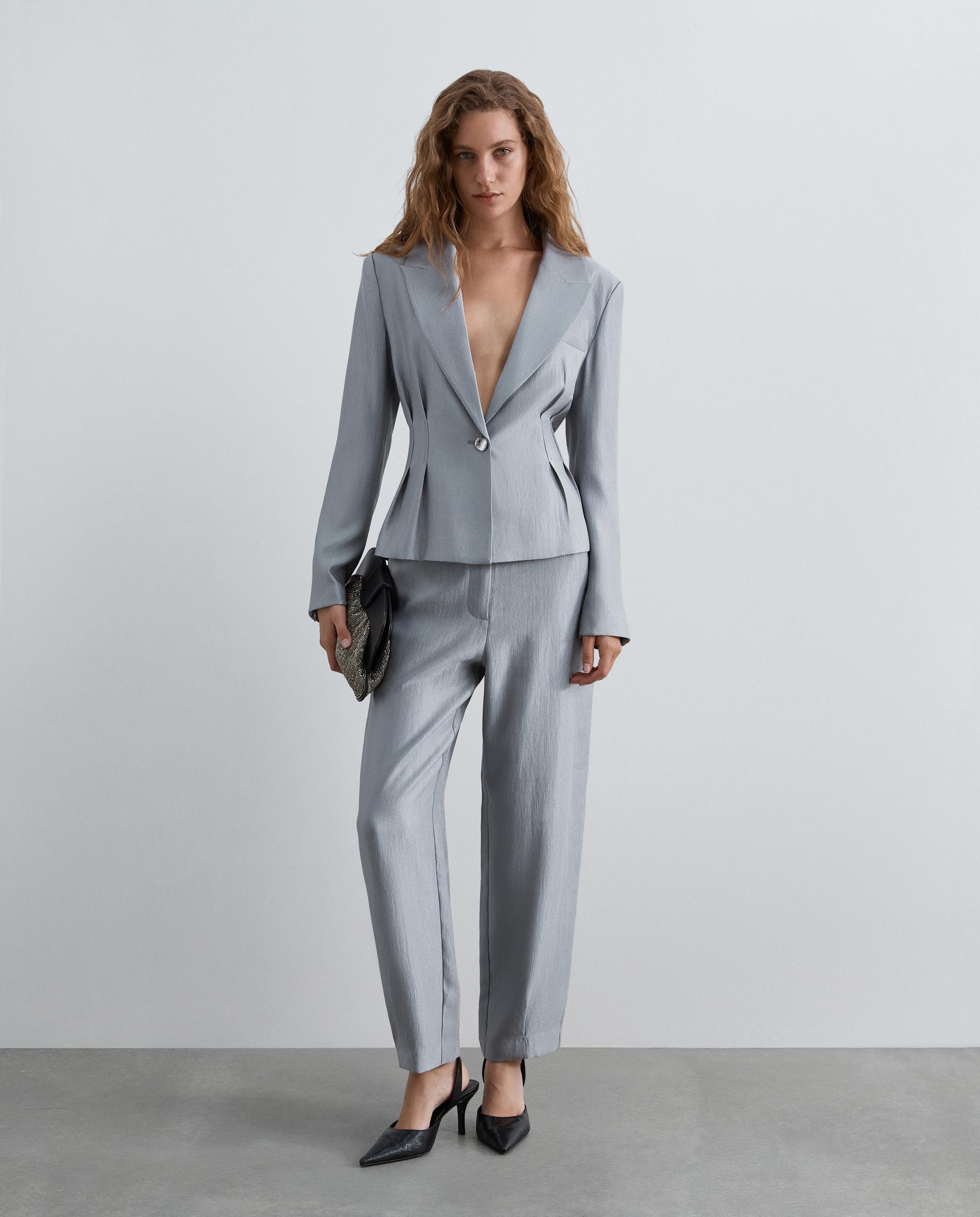 Pantalón recto de mujer tobillero en tejido satinado - Scalpers - Gris Gris-4