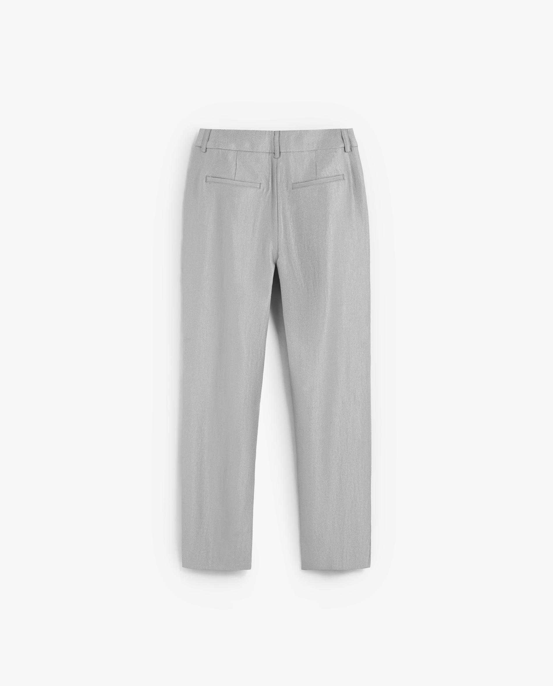Pantalón recto de mujer tobillero en tejido satinado - Scalpers - Gris Gris-5