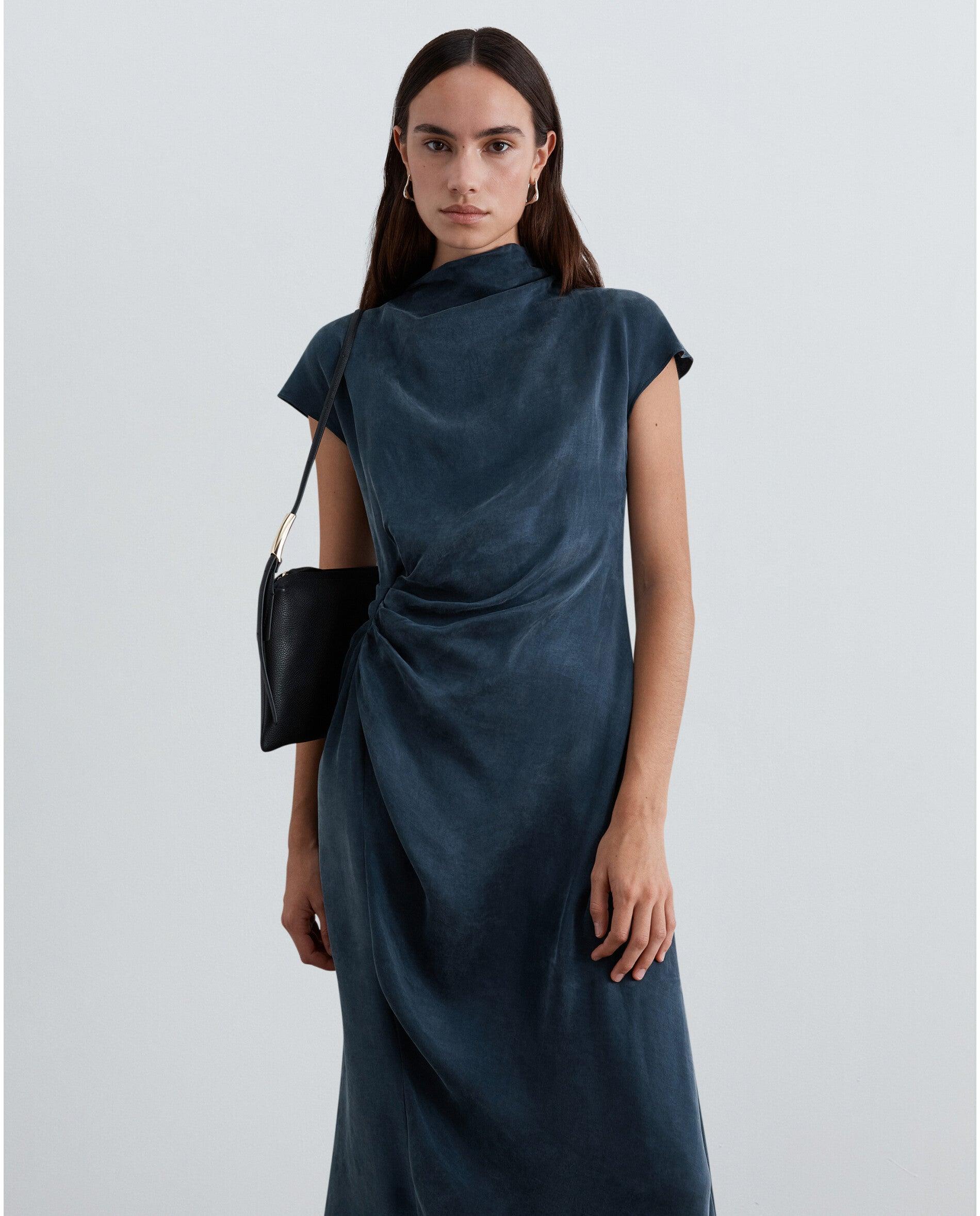 Vestido midi de manga corta con cuello drapeado - Scalpers - Navy Navy-2