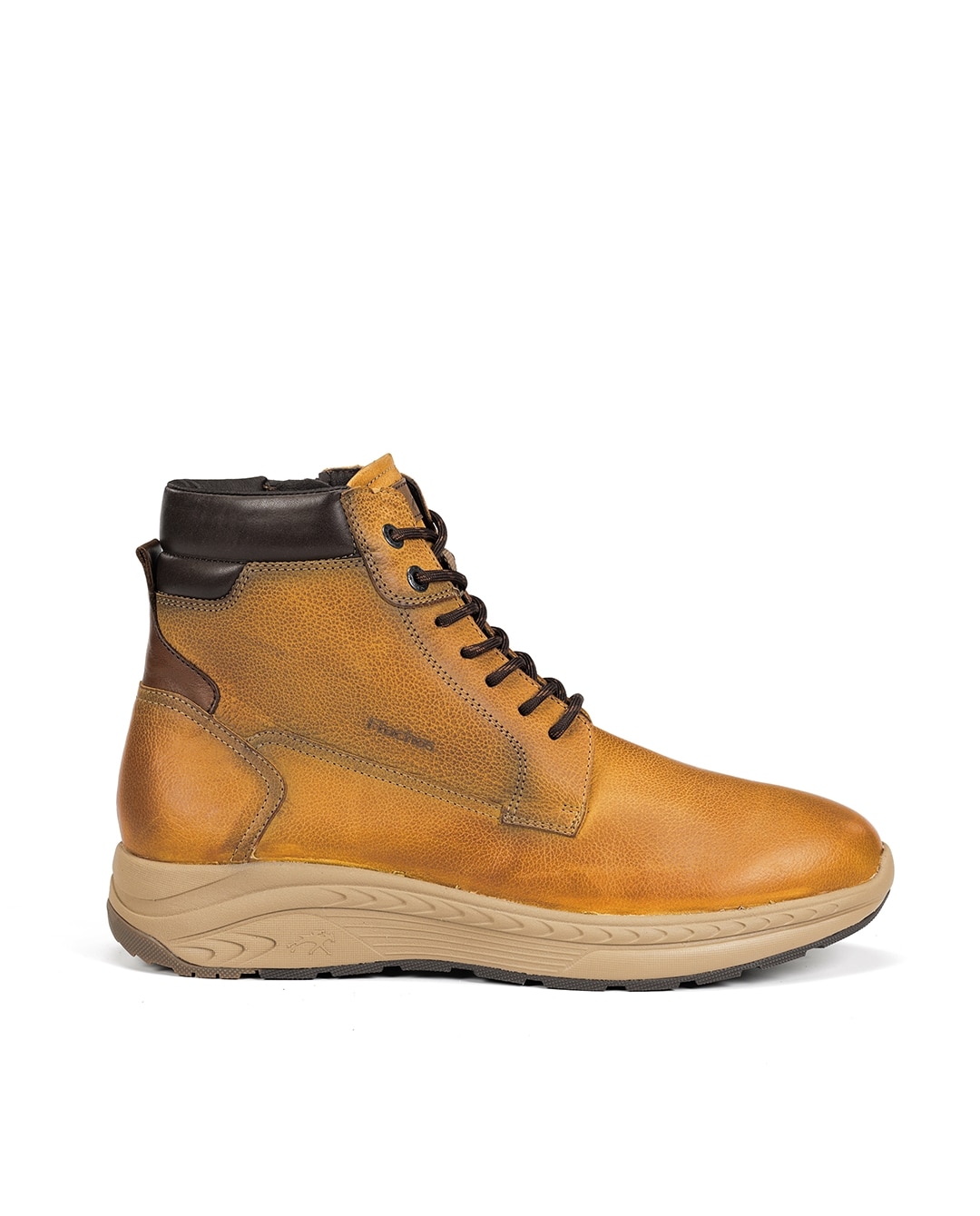 Imagen 0 de Botines de hombre  fabricados en nobuck Amarillo