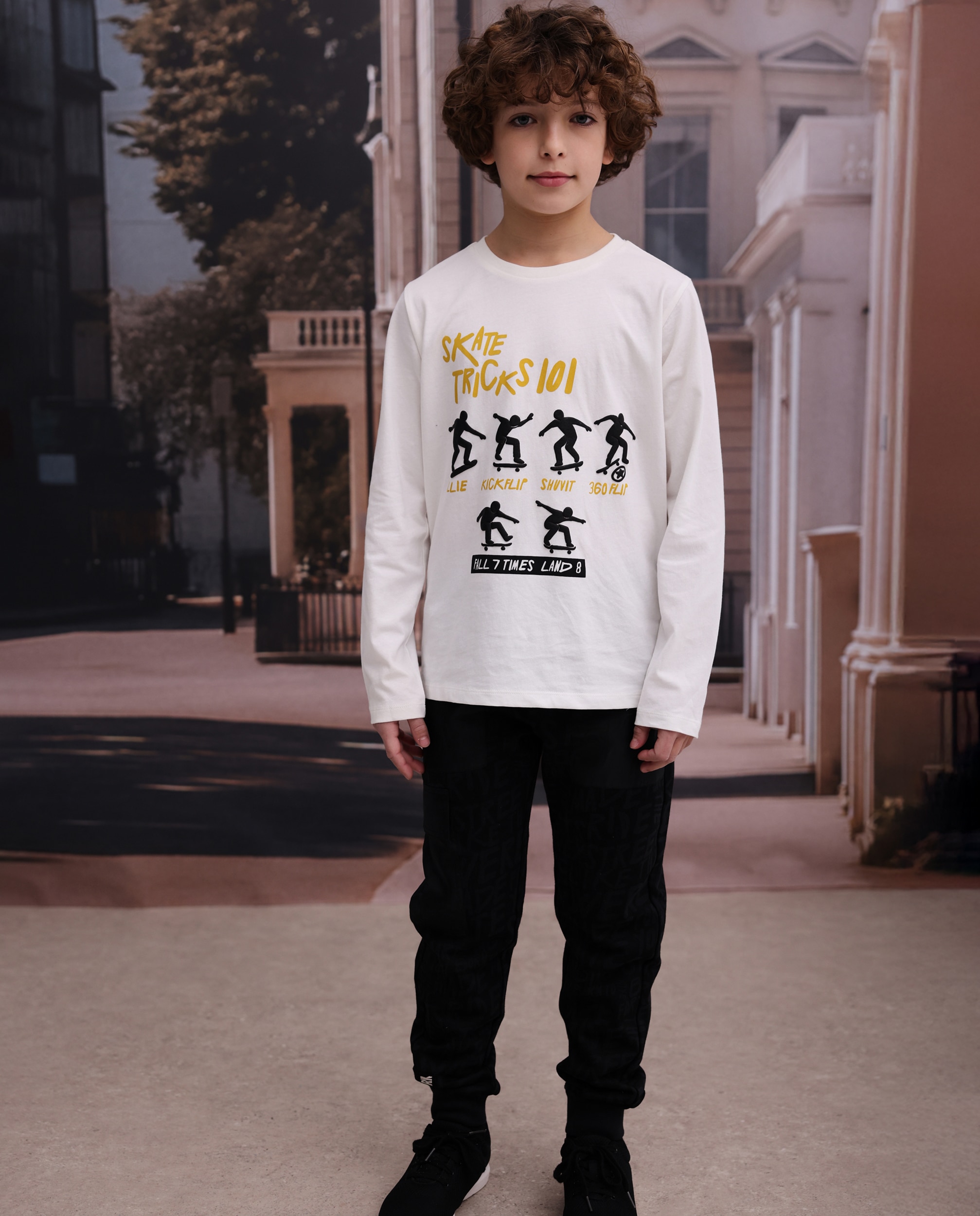 Imagen 0 de Pantalón de niño de felpa con bolsillo cargo y puños de canalé Negro