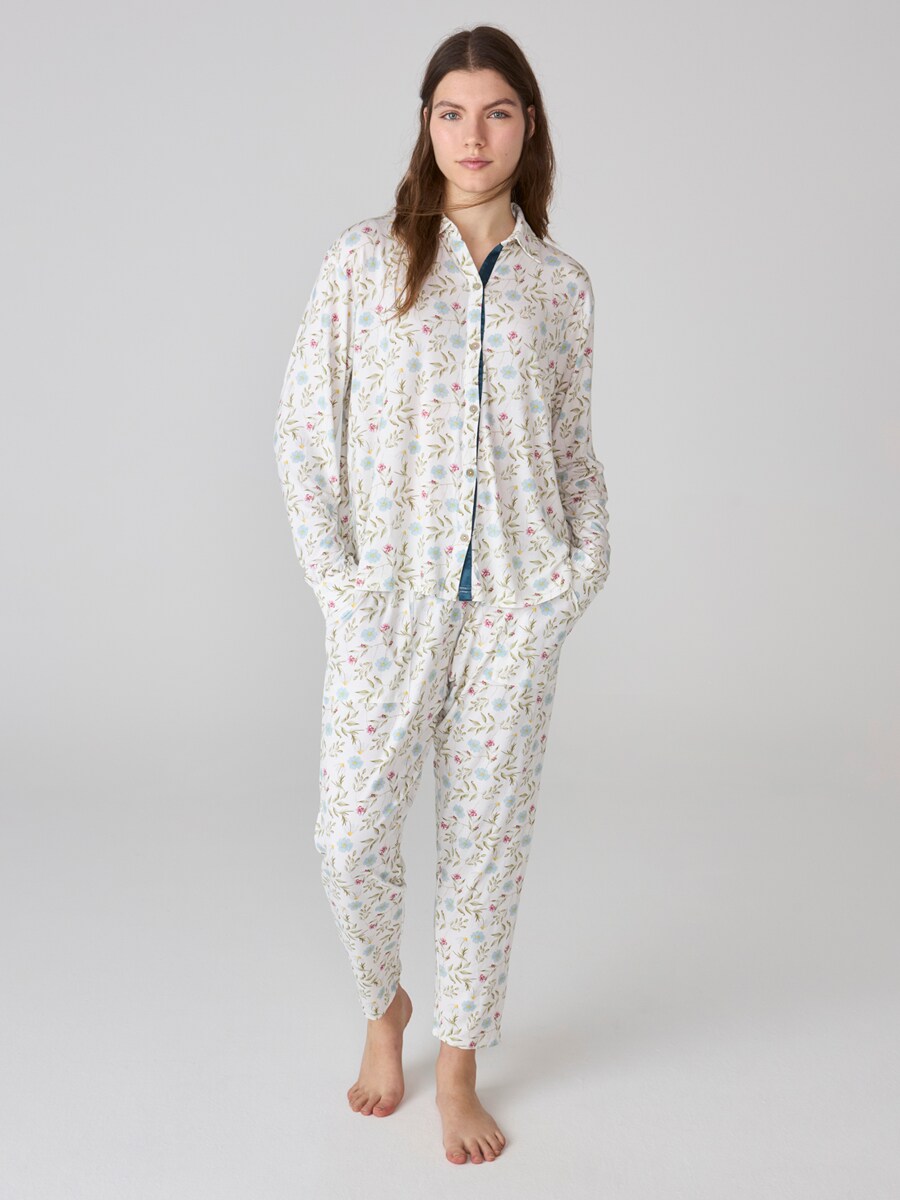 Conjunto de pijama para mujer en blanco con estampado floral