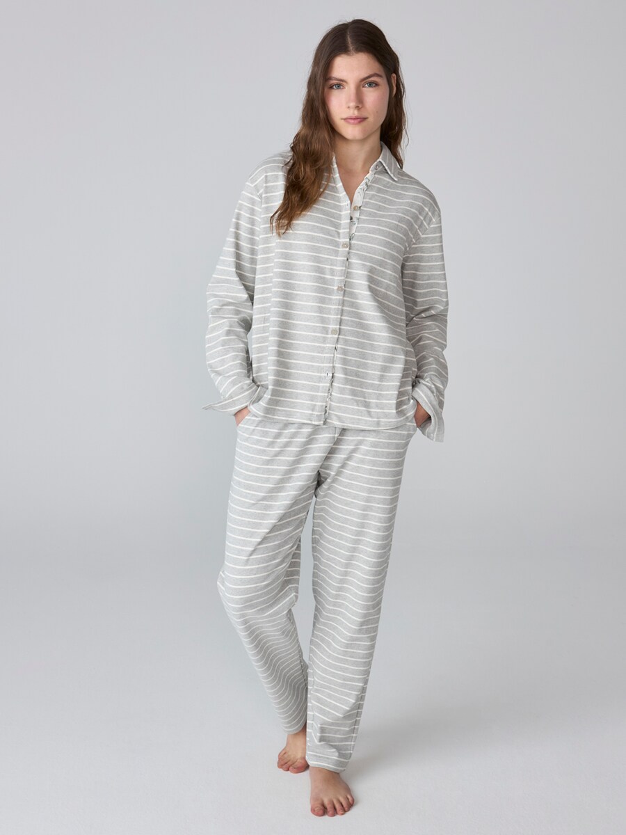 Conjunto de pijama para mujer en franela gris a rayas · J&J