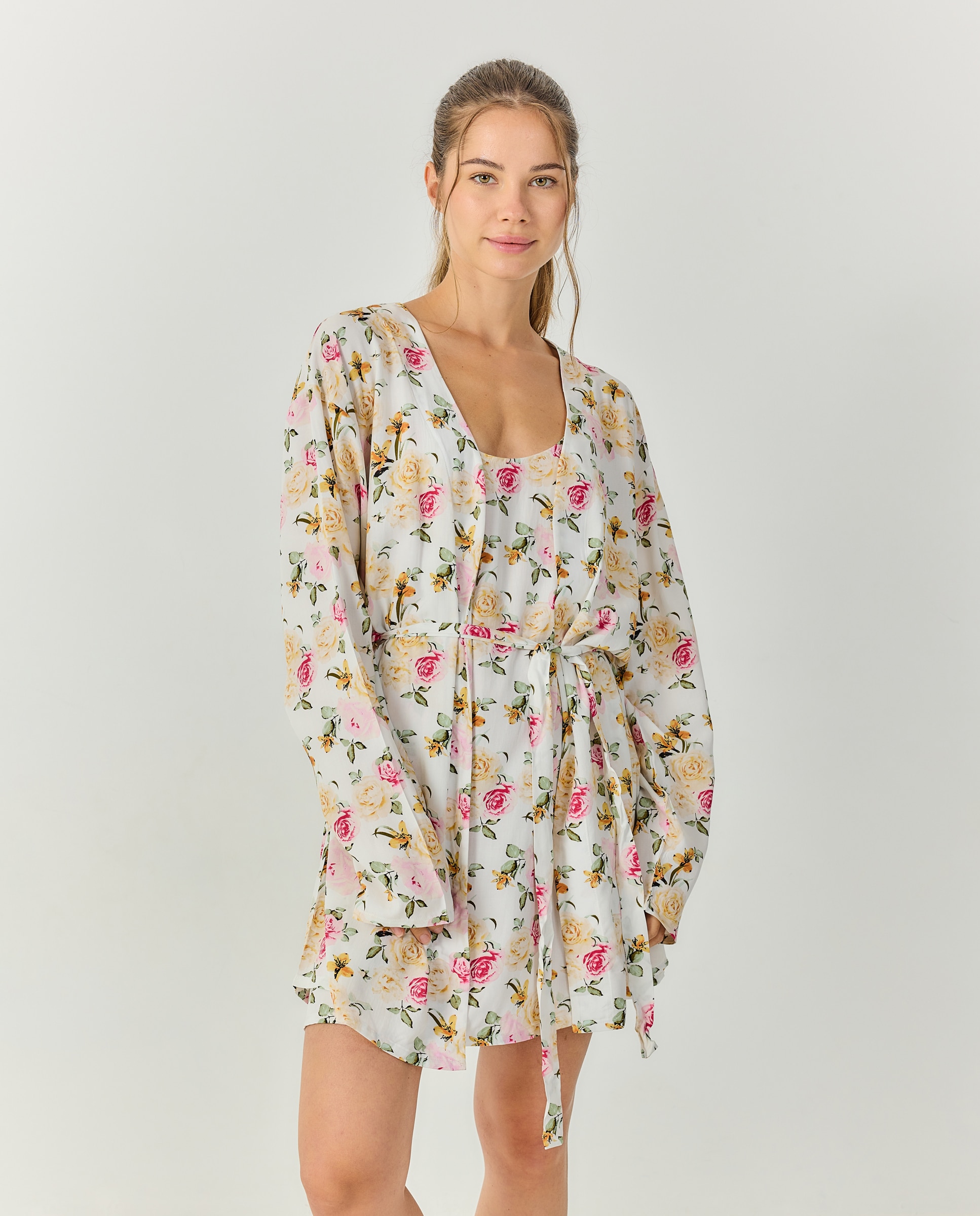Imagen 0 de Kimono mujer escote redondo estampado floral Rosa